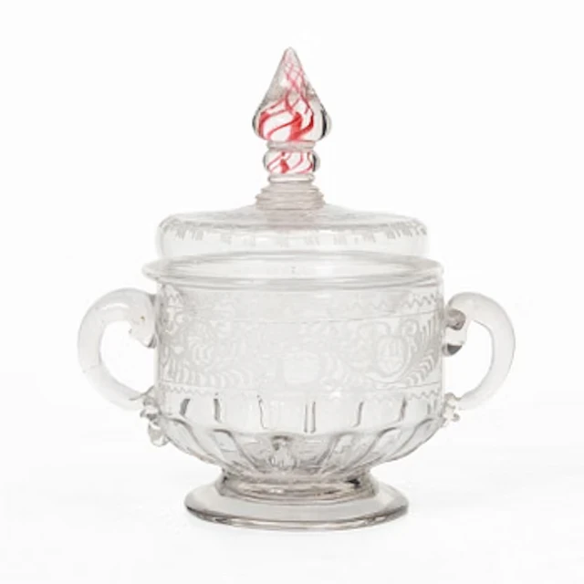 A covered bonbonnière, 18th Century.
