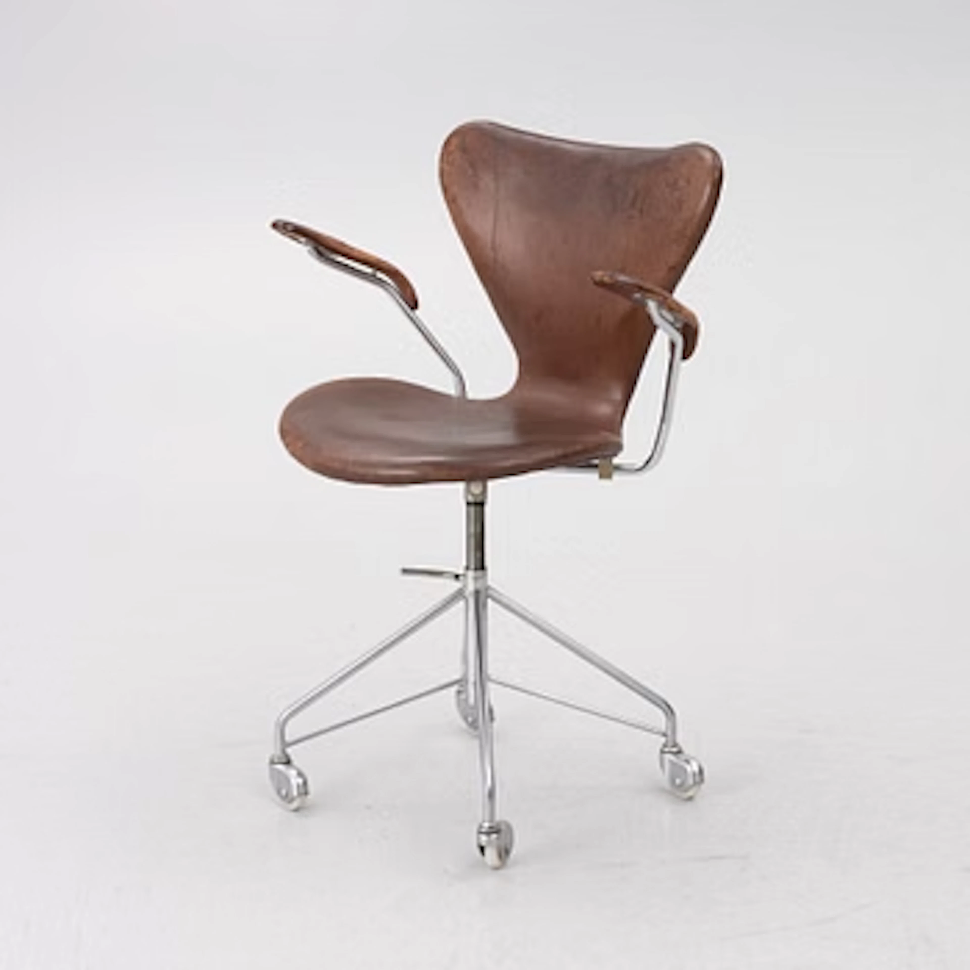 Arne Jacobsen, a 'Series 7' swivel chair, Fritz Hansen, Denmark, 1950s–60s.