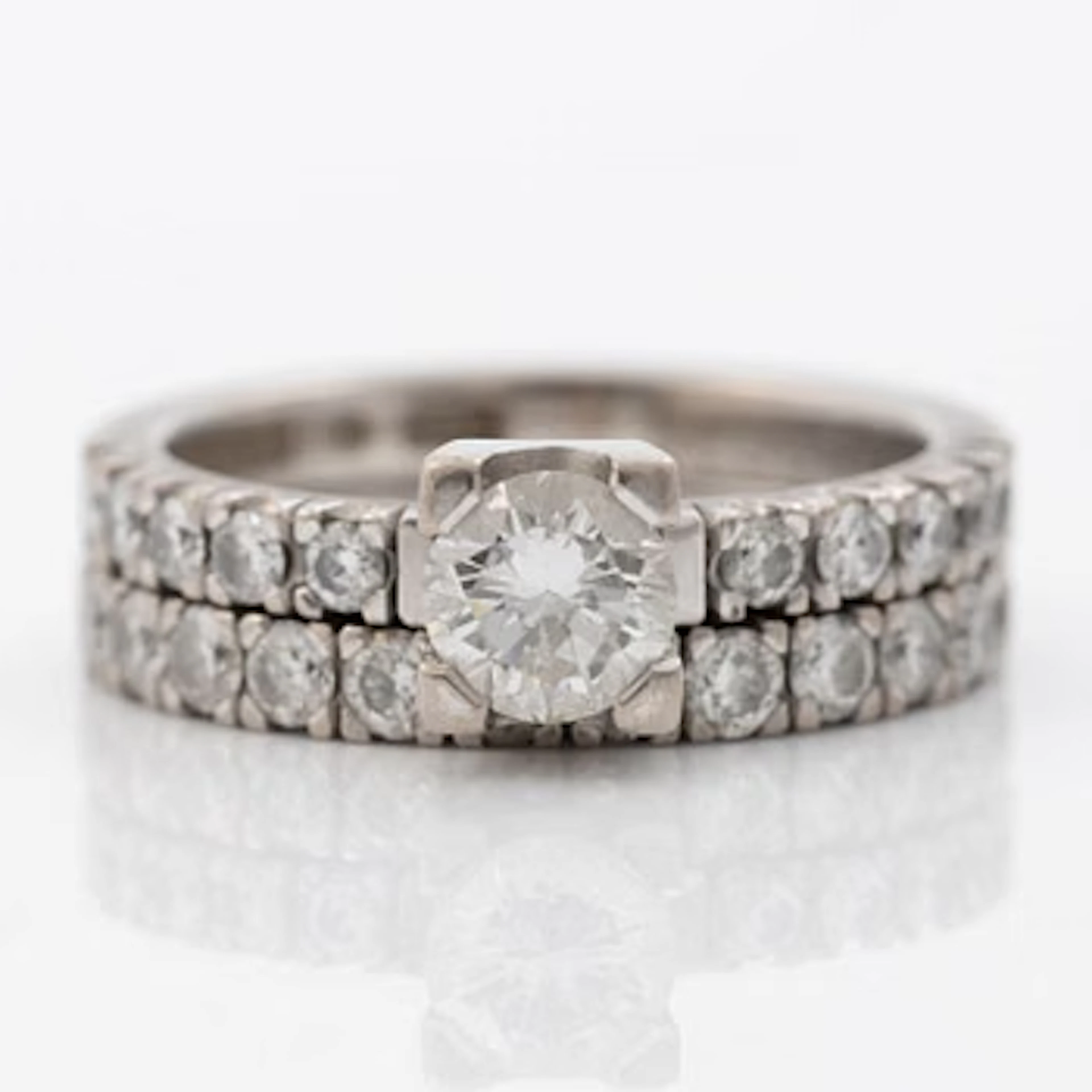 Ring, 18K white gold, with a brilliant-cut diamond of approximately