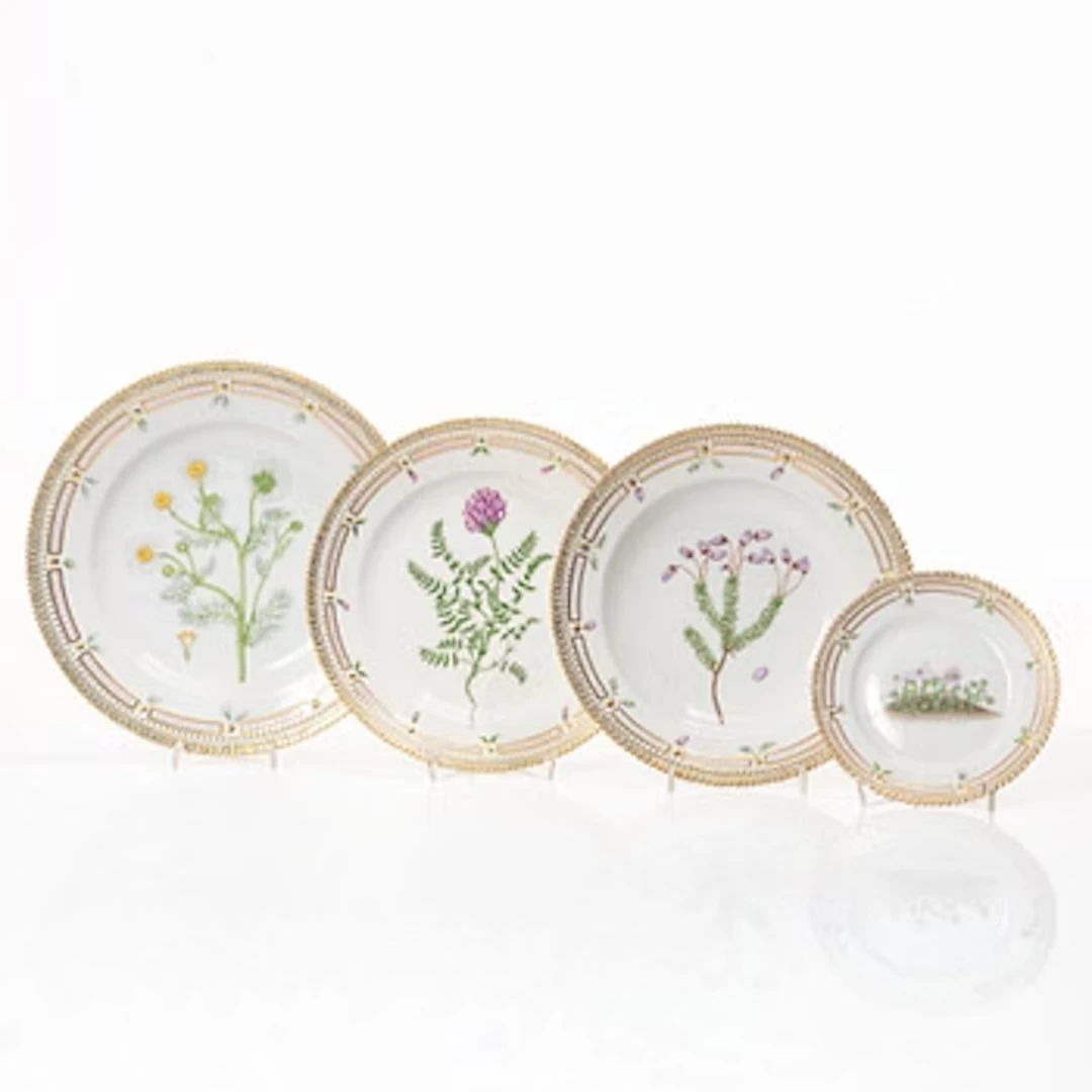 Royal Copenhagen, A group of four 'Flora Danica' plates/dishes, 20th century.