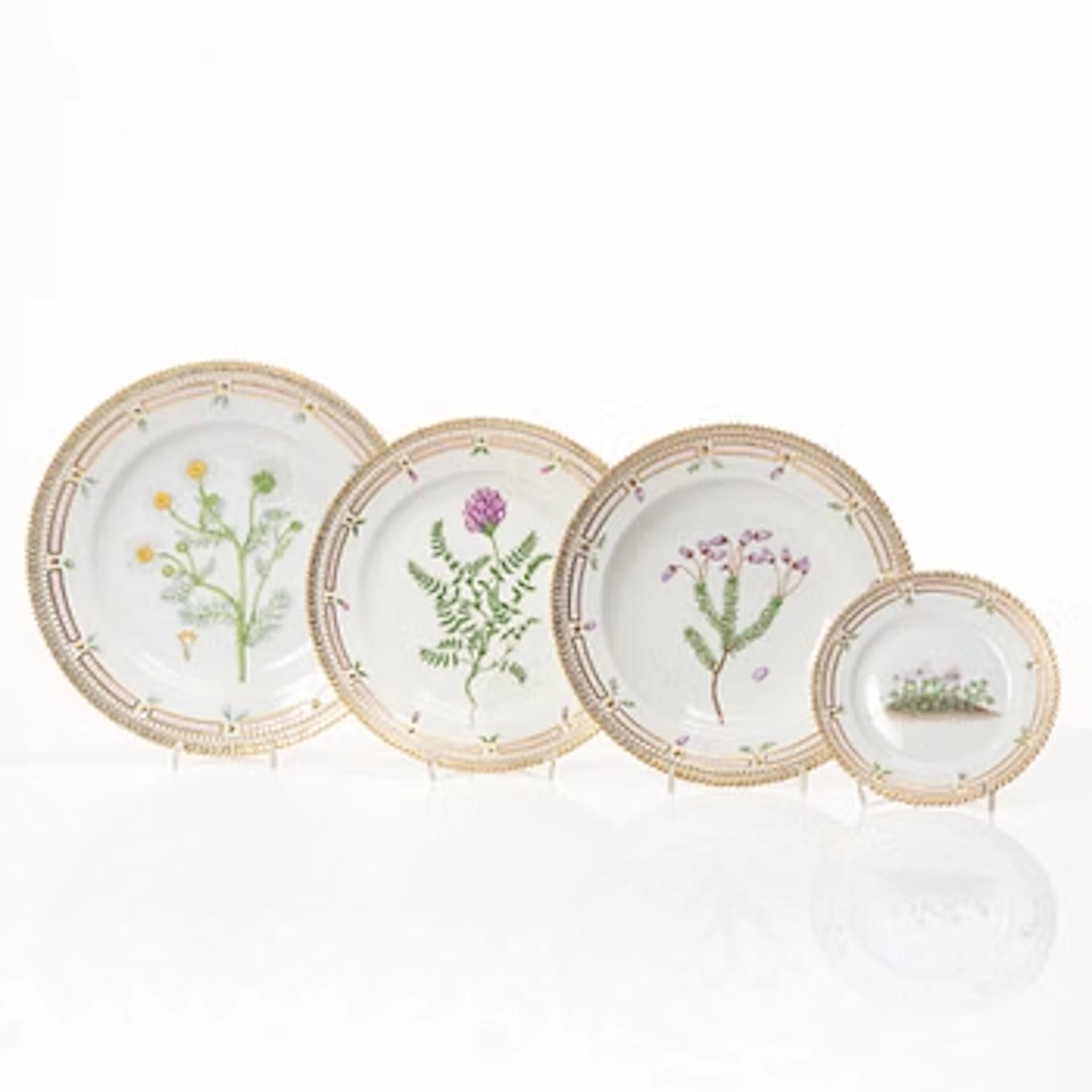 Royal Copenhagen, A group of four 'Flora Danica' plates/dishes, 20th century.