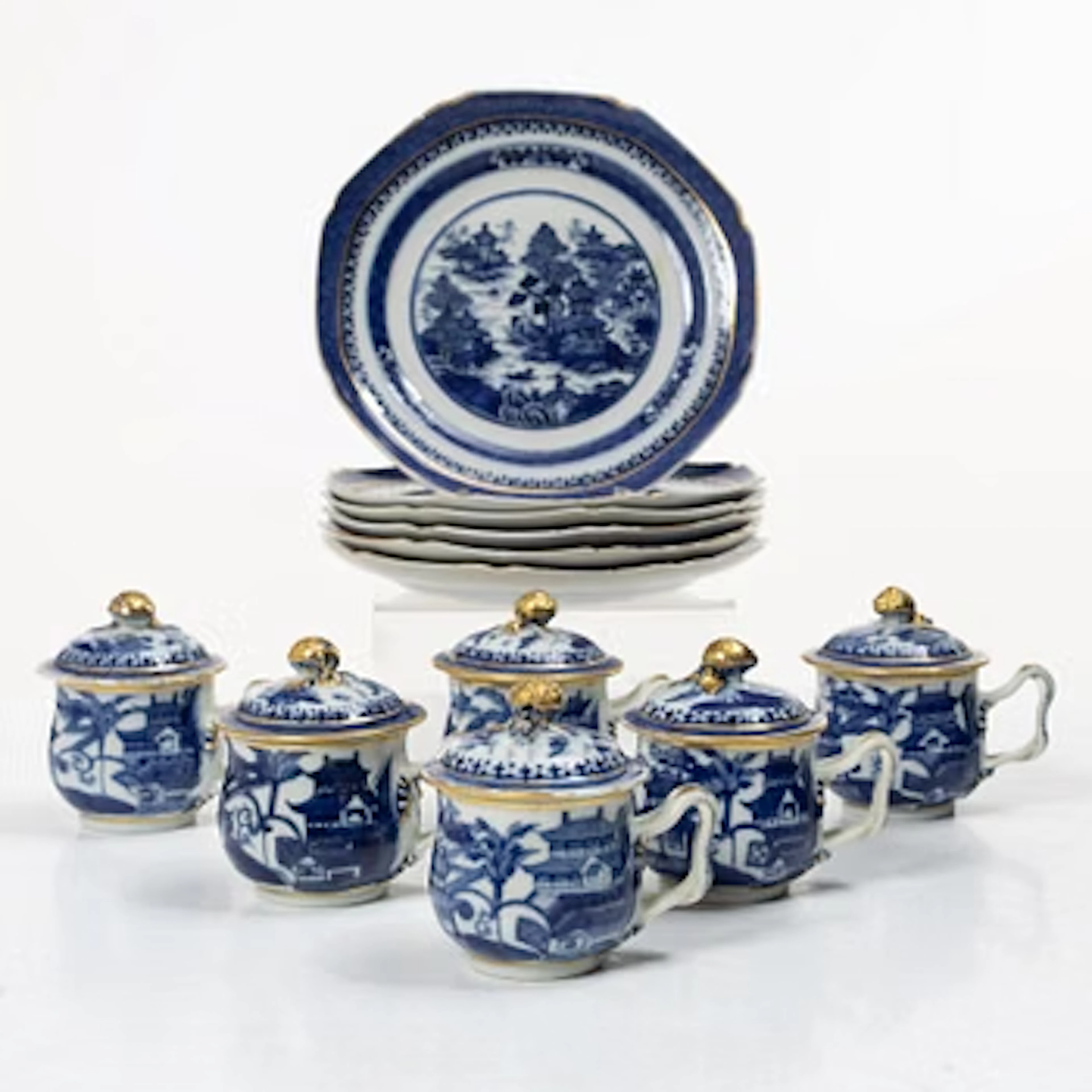 Service pieces, 12 pieces, company porcelain. Qing dynasty, circa 1800.
