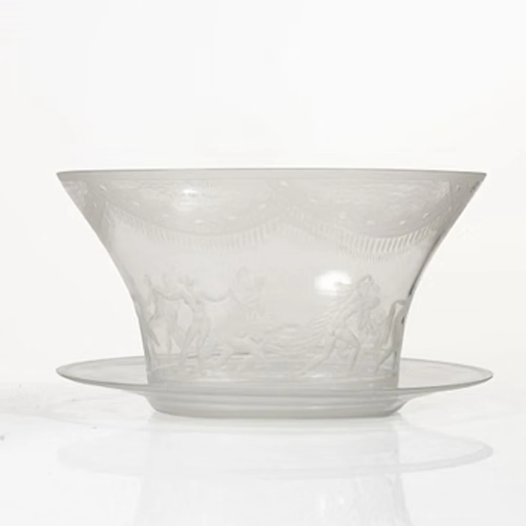 Simon Gate, a bowl on stand, 'Slöjdansen', Orrefors, 1930.