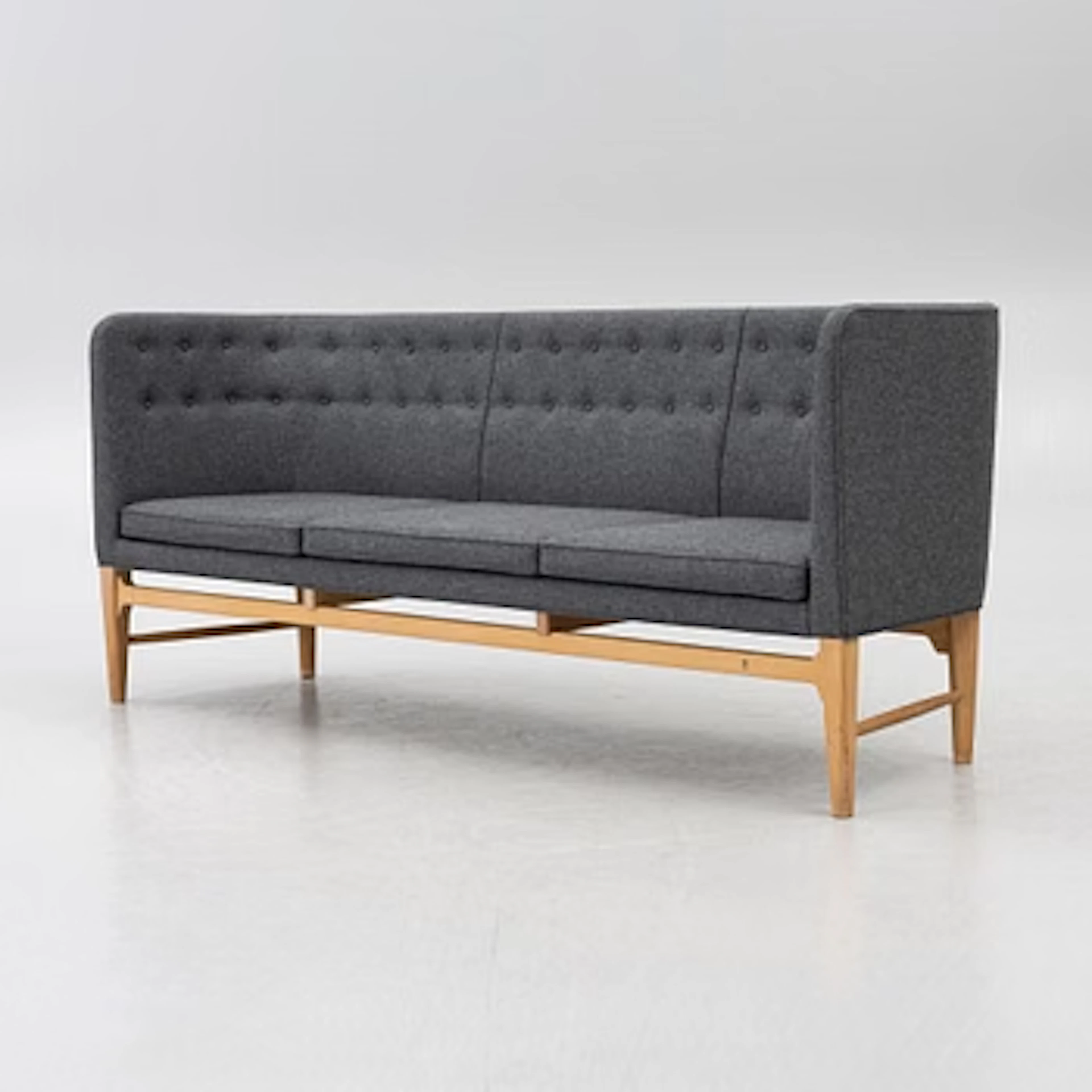 Arne Jacobsen, & Flemming Lassen, Sofa, “Mayor AJ5”, &Tradition, Denmark