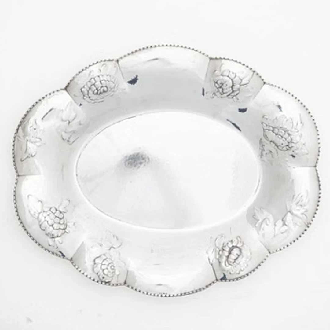 Tray/large dish, silver, Swedish import mark Sam Pettersson, Norrköping 1919.
