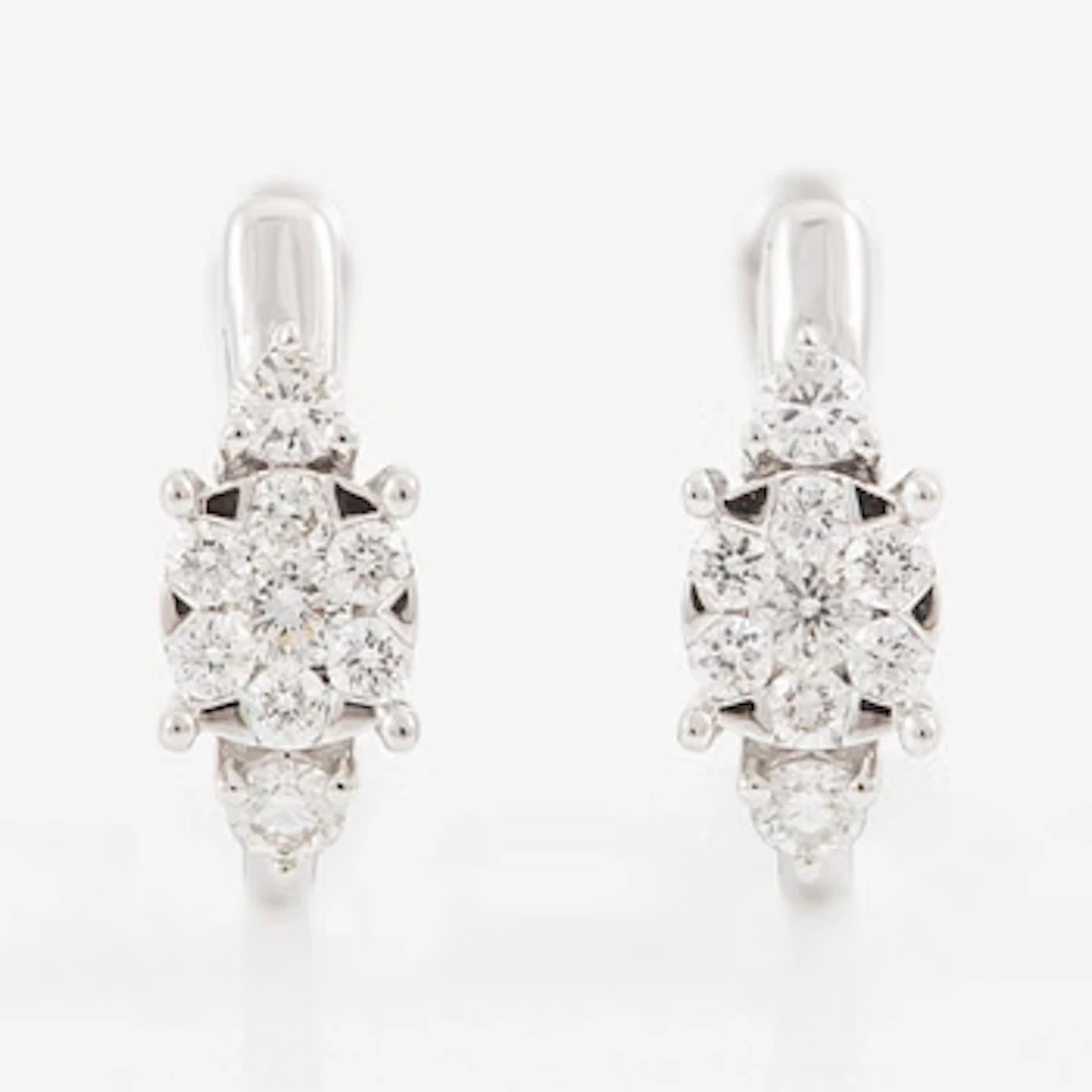 Earrings, 18K white gold set with brilliant-cut diamonds.