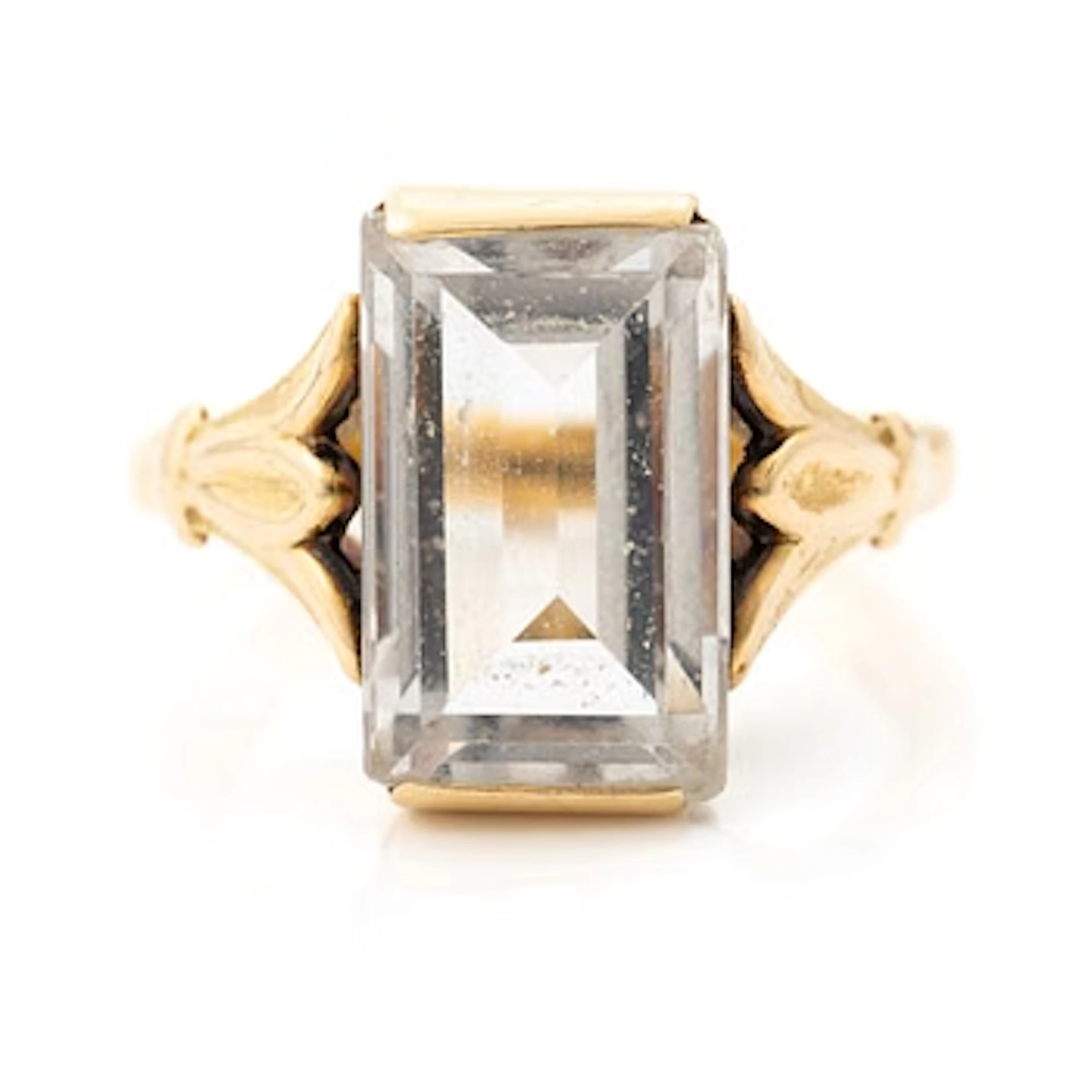 Gold ring with rock crystal.