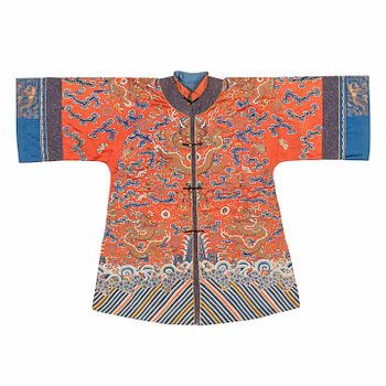 A Chinese embroidered silk robe, late Qing dynasty, 19th century.