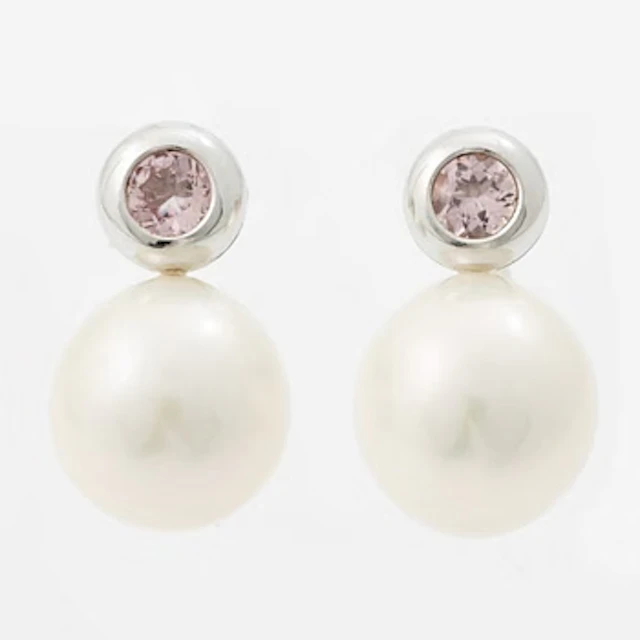 18K white gold earrings with cultured freshwater pearls and morganites.