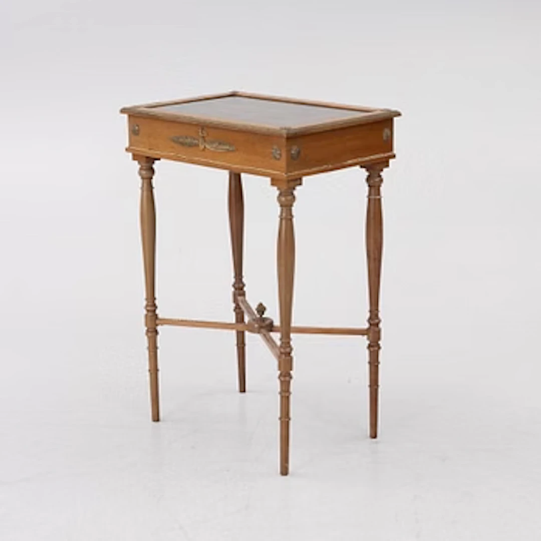 A display table, second half of the 19th century.