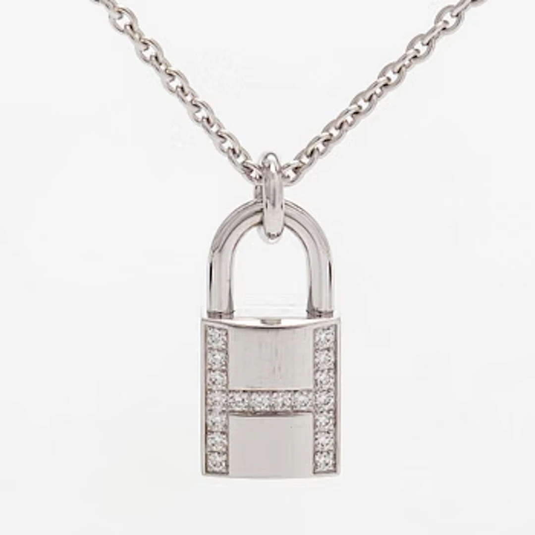 Hermès, an 18K white gold "Kelly Cadenas" necklace with brilliant-cut diamonds.