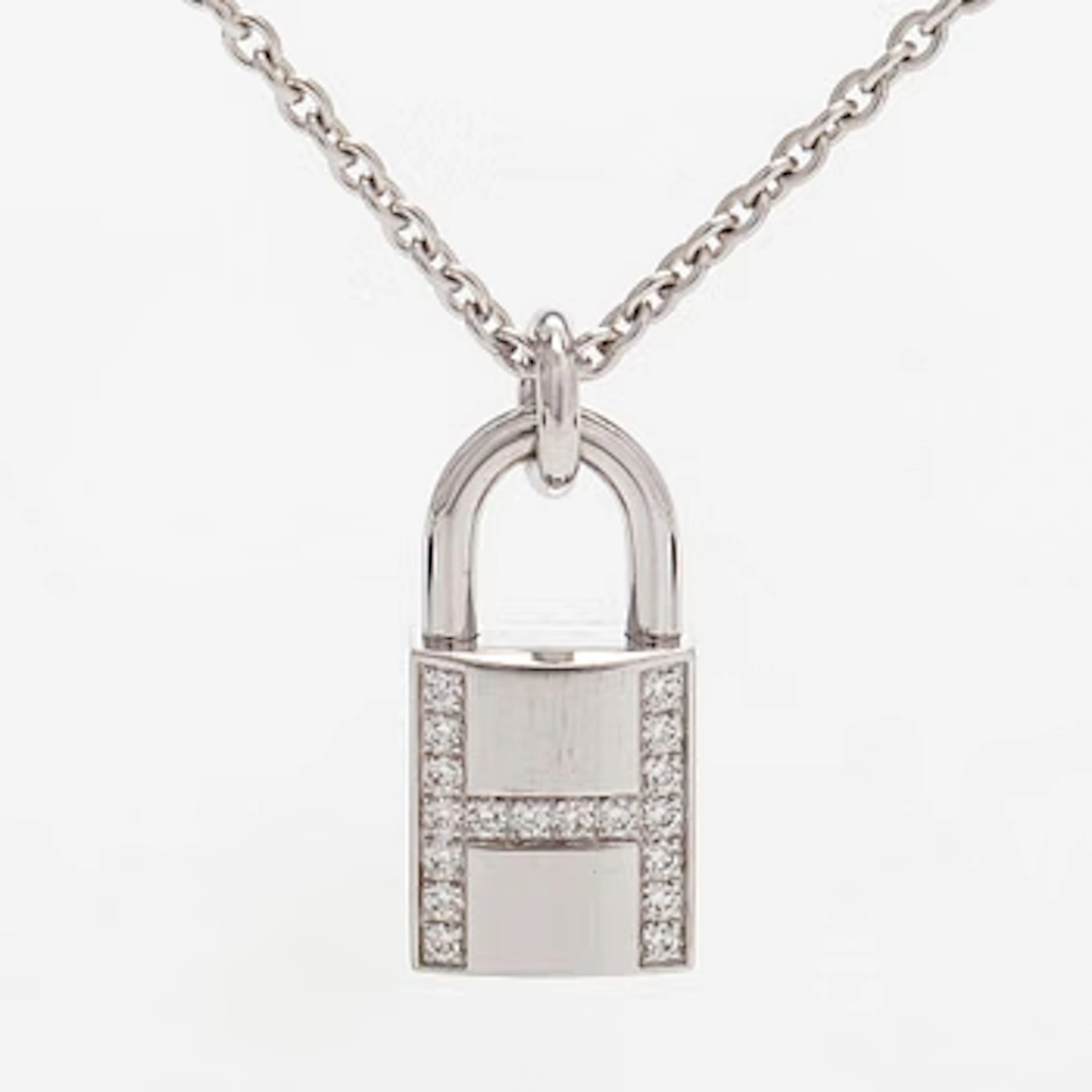 Hermès, an 18K white gold "Kelly Cadenas" necklace with brilliant-cut diamonds.