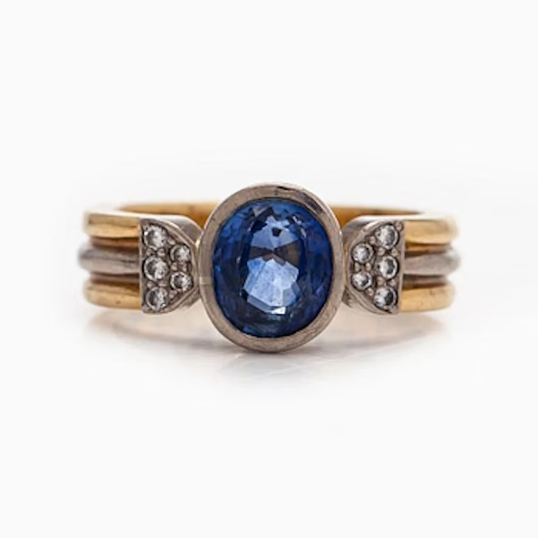 Ring, faceted sapphire, diamonds, 18K gold and white gold. 2001.