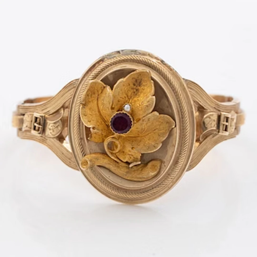 Bracelet, 14K gold with purple glass stone and seed pearl, 19th century