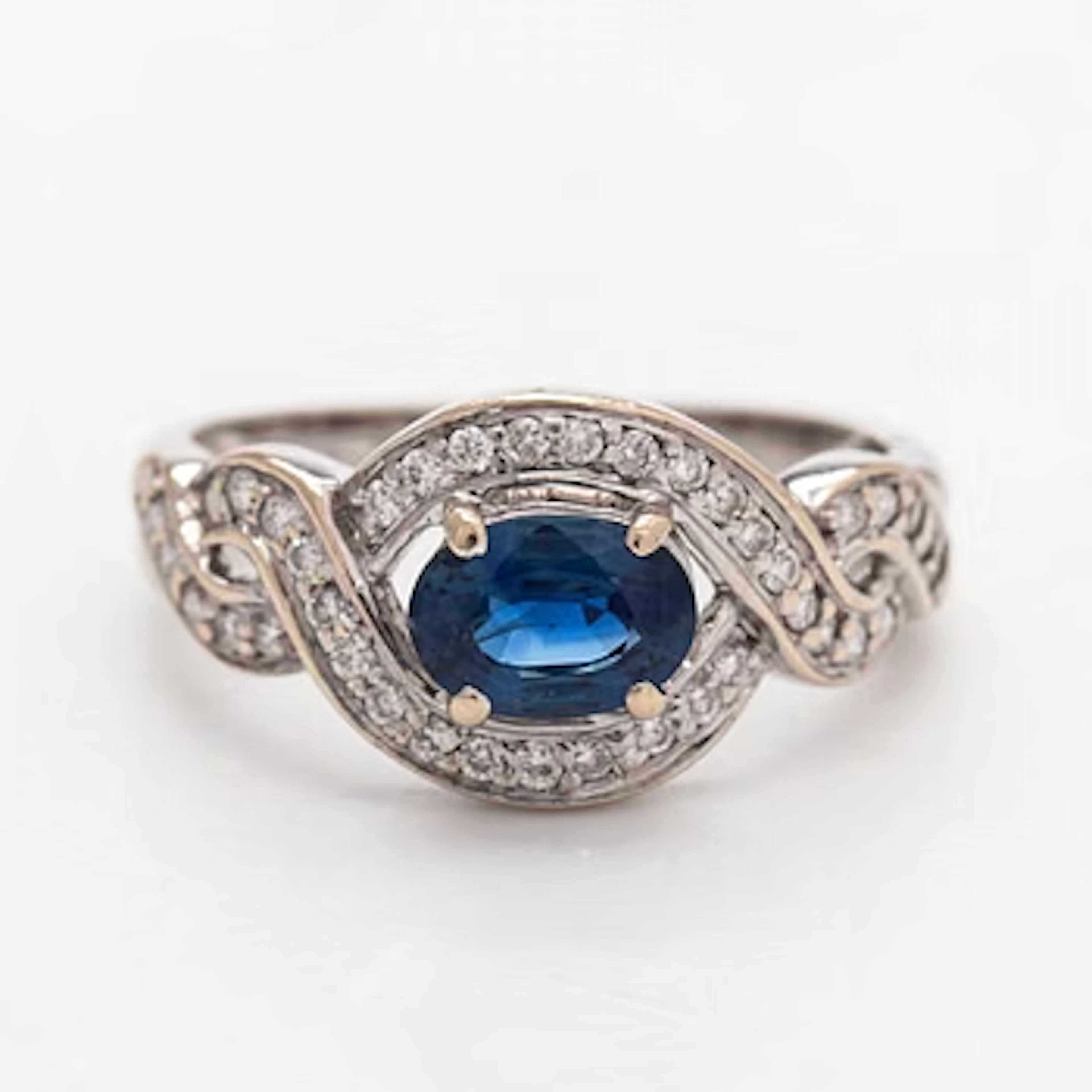 Ring, faceted sapphire, brilliant-cut diamonds, 18K white gold.