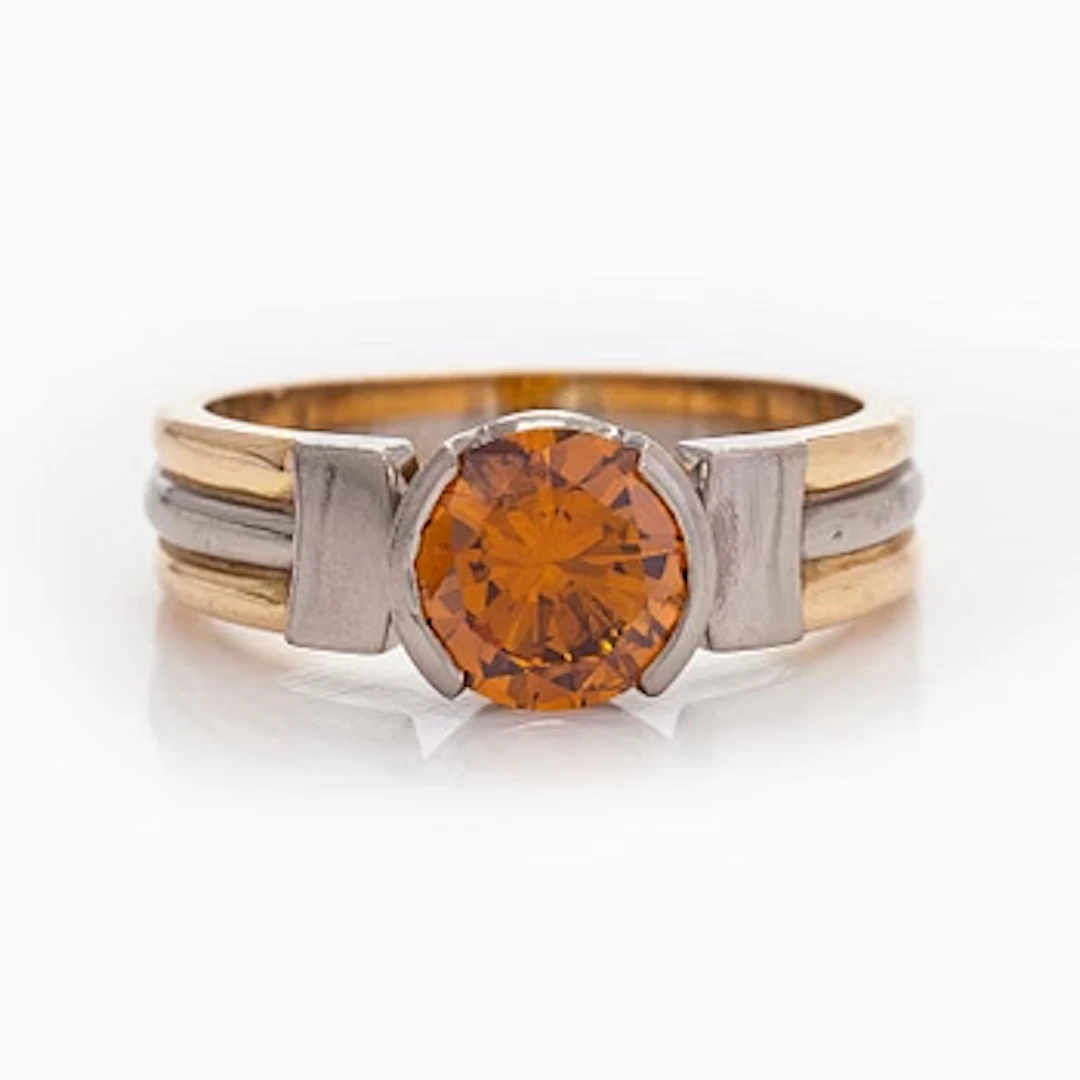 Ring, brilliant-cut brownish orange diamond circa 1.30 ct, 18K gold