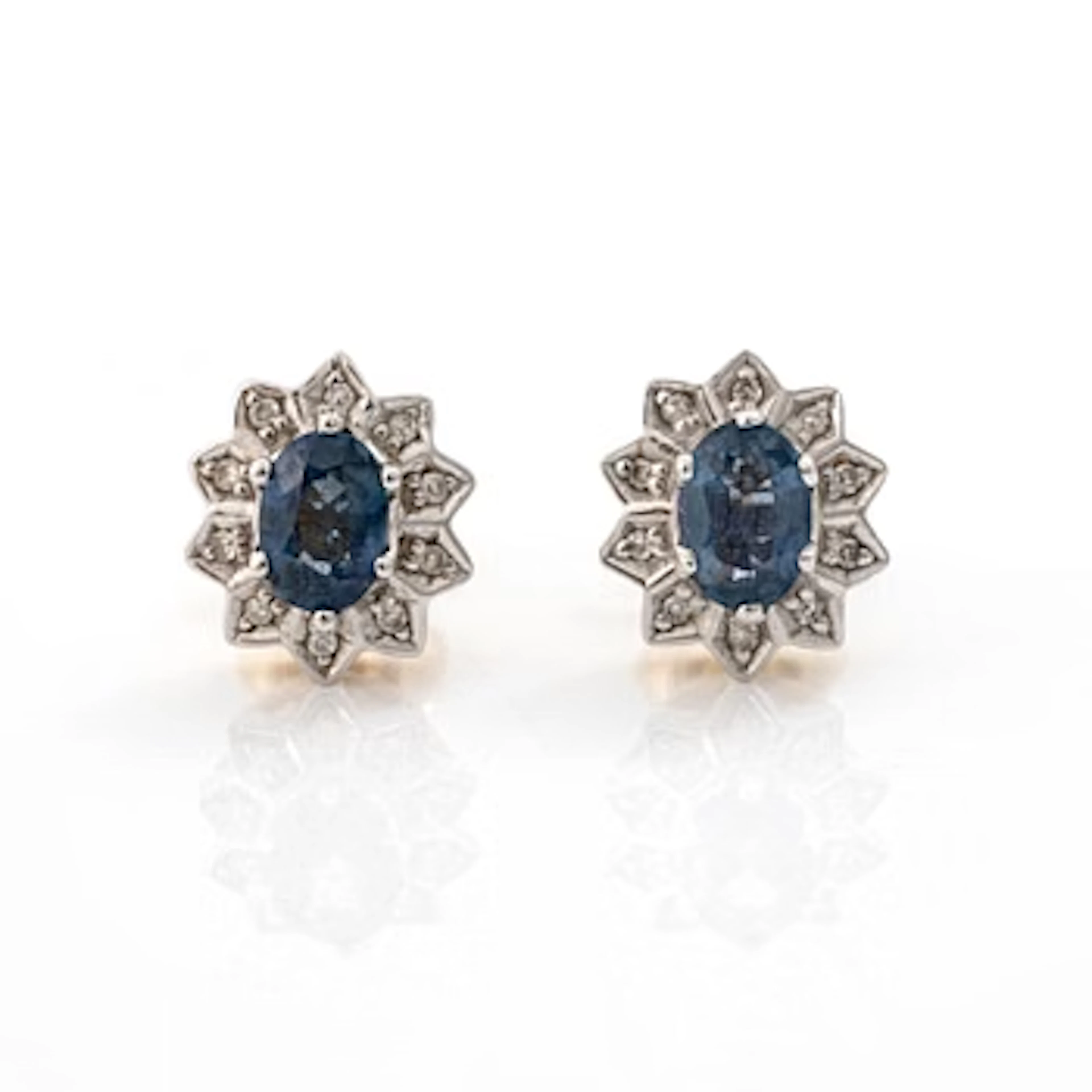 Earrings, cluster setting. 18K gold with sapphires and small single-cut