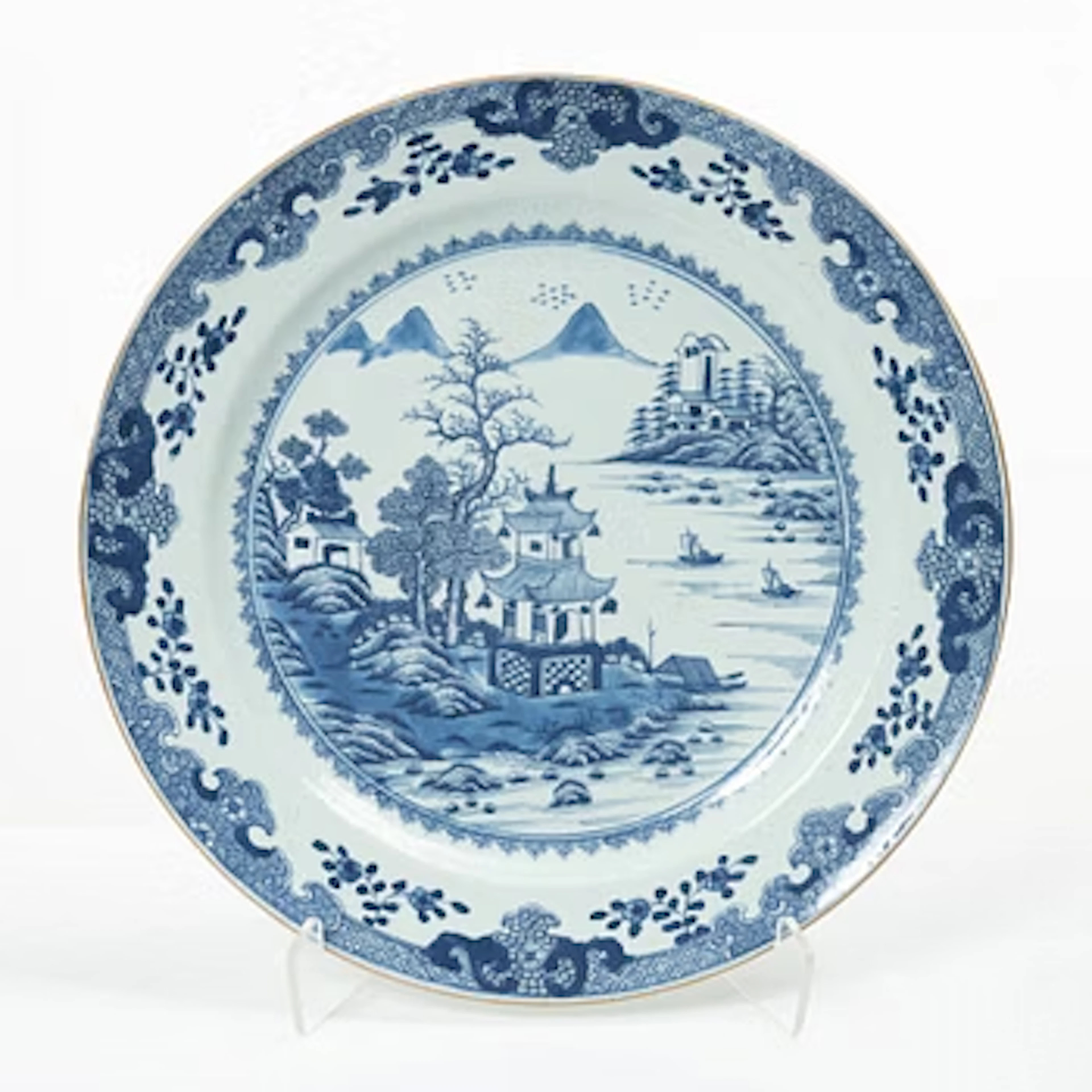 A large Chinese blue and white export porcelain dish, Qing dynasty