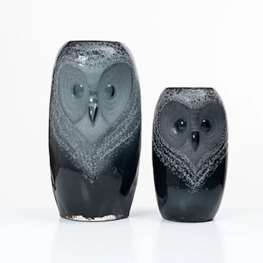 Two glass owls by Mats Jonason, Målerås.