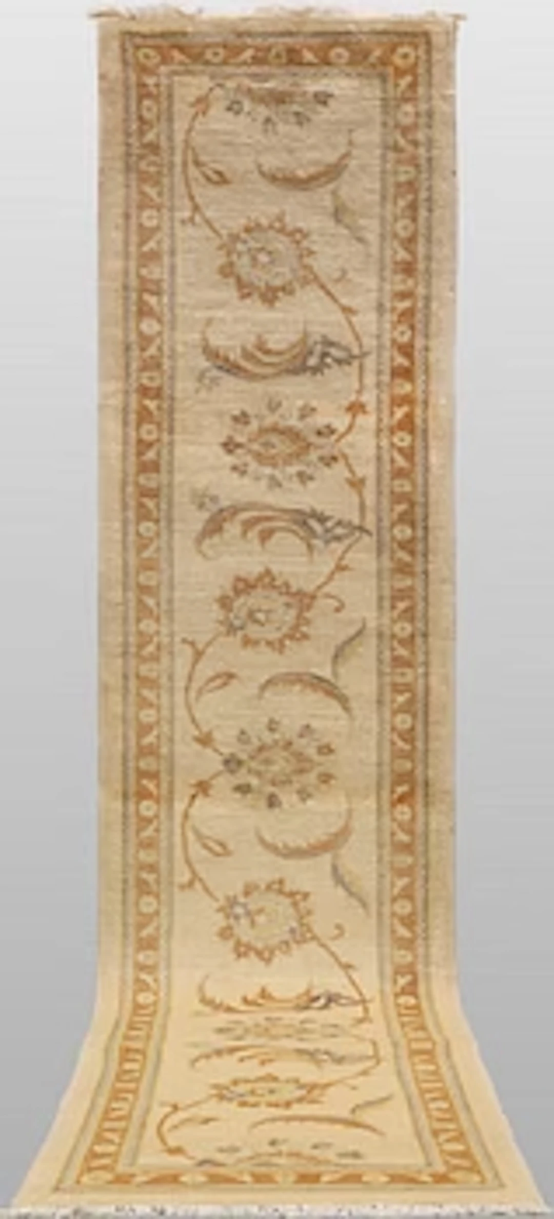 A runner carpet, Tabriz, 398 x 81 cm.