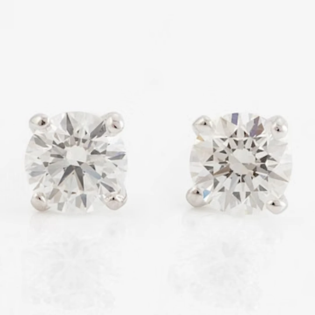 Earrings 18K white gold set with brilliant-cut diamonds accompanied