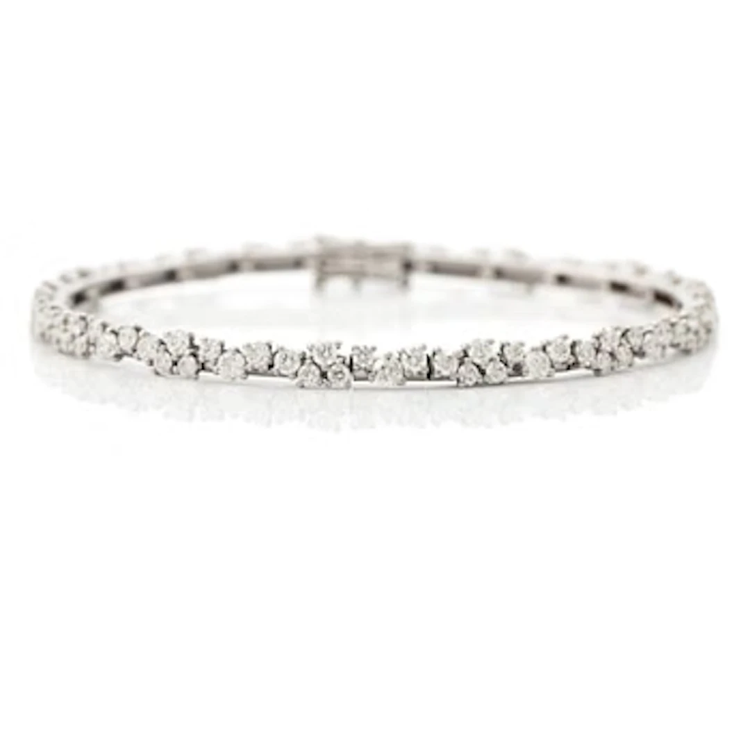 Bracelet 14K gold with round brilliant-cut diamonds.