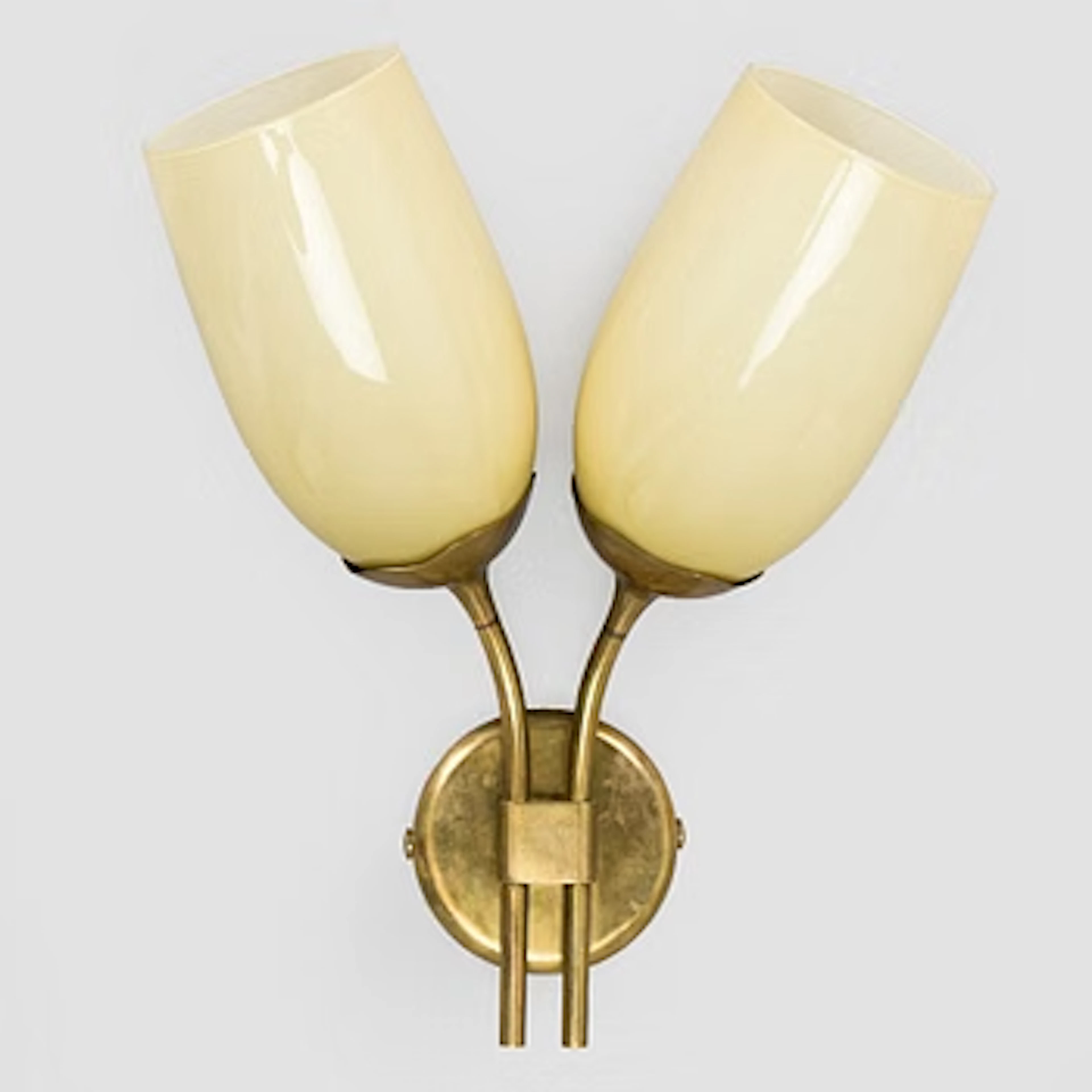 Paavo Tynell, a mid-20th century '9452' wall light for Idman.
