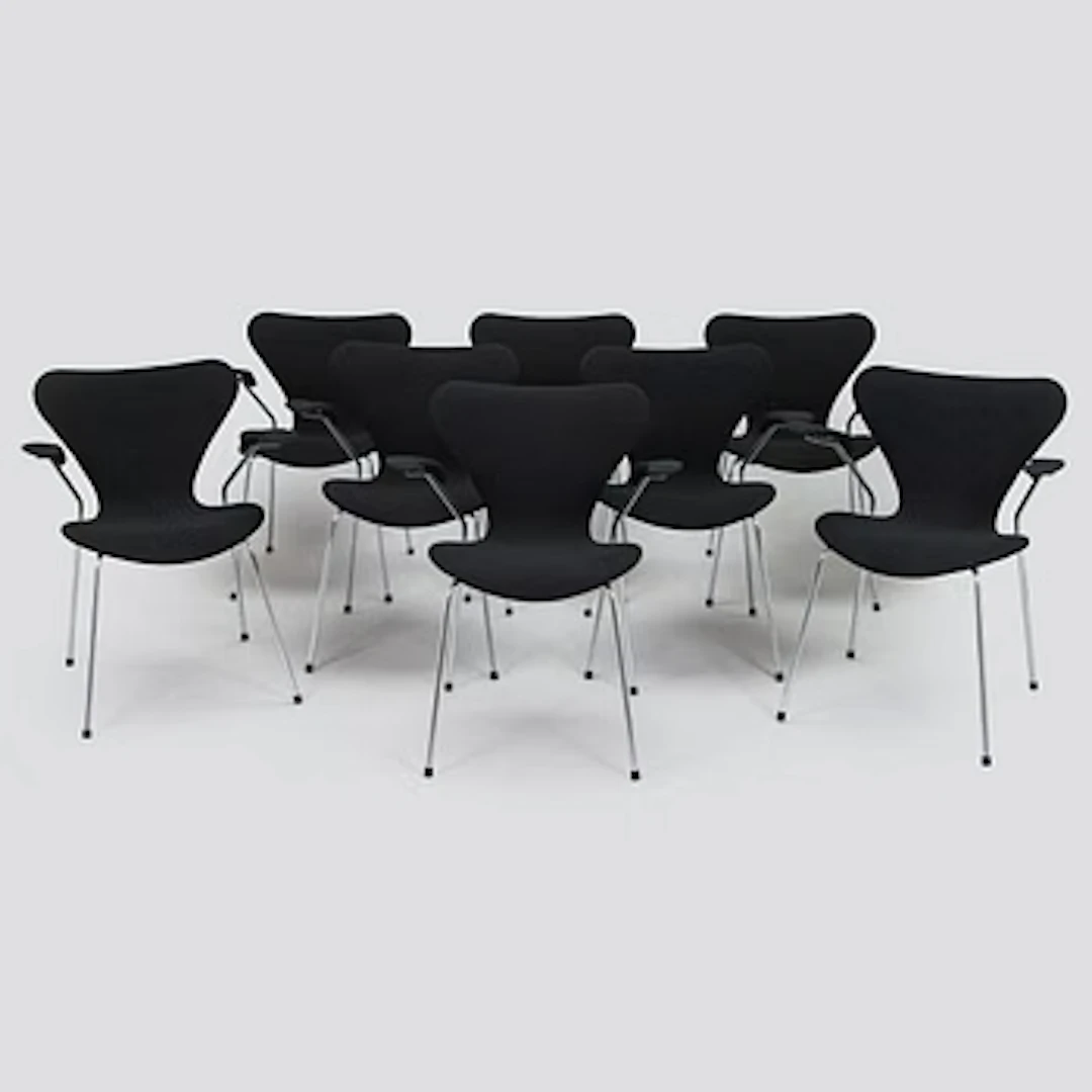 Arne Jacobsen, a set of eight 'Seven' chairs, Fritz Hansen Denmark.