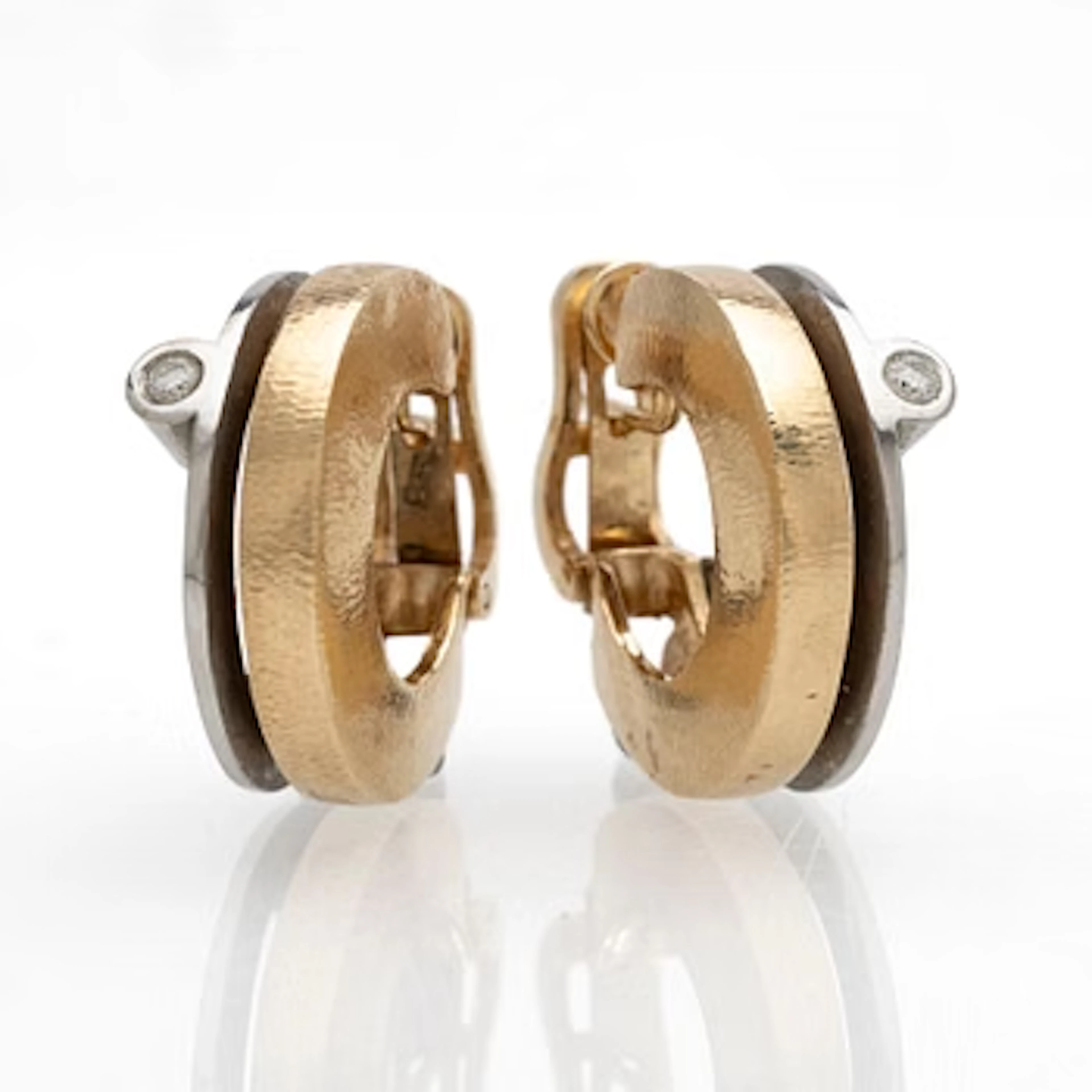 Ole Lynggaard, Earrings, a pair, 18K gold and white gold with brilliant-cut