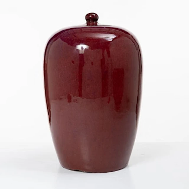 A pot with cover in sang de boeuf, Qing dynasty.