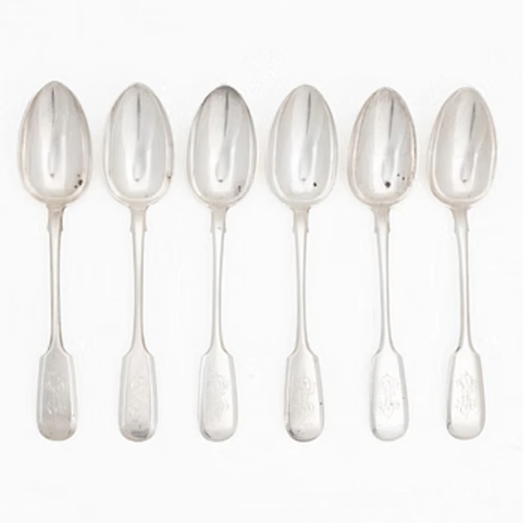 Six Russian silver dinner spoons, mark of Chlebnikov, Moscow, 1908–1926.