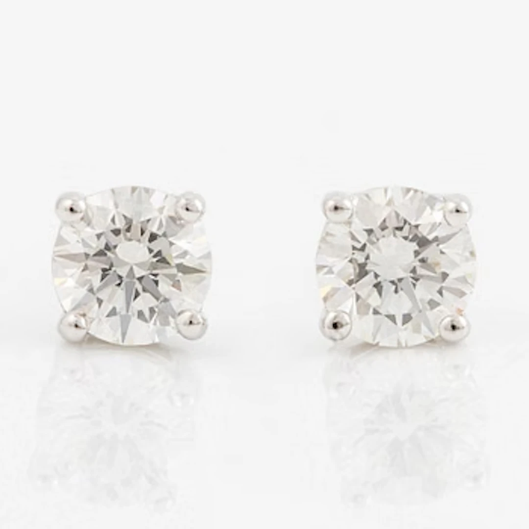Earrings 18K white gold with brilliant-cut diamonds, accompanying GIA dossier.