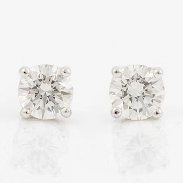 Earrings 18K white gold with brilliant-cut diamonds, accompanying GIA dossier.