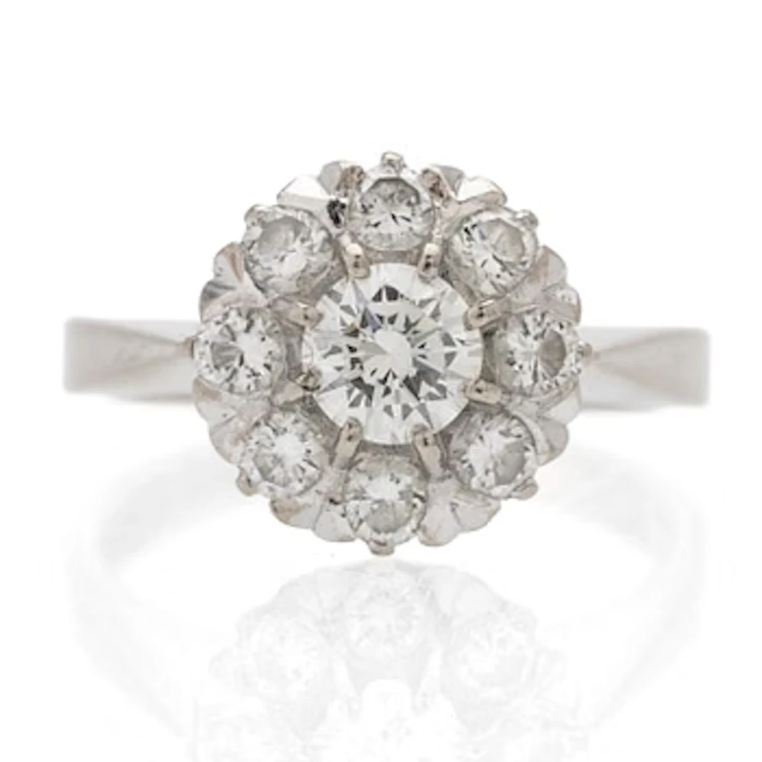 Carmée ring in 18K white gold with round brilliant-cut diamonds.