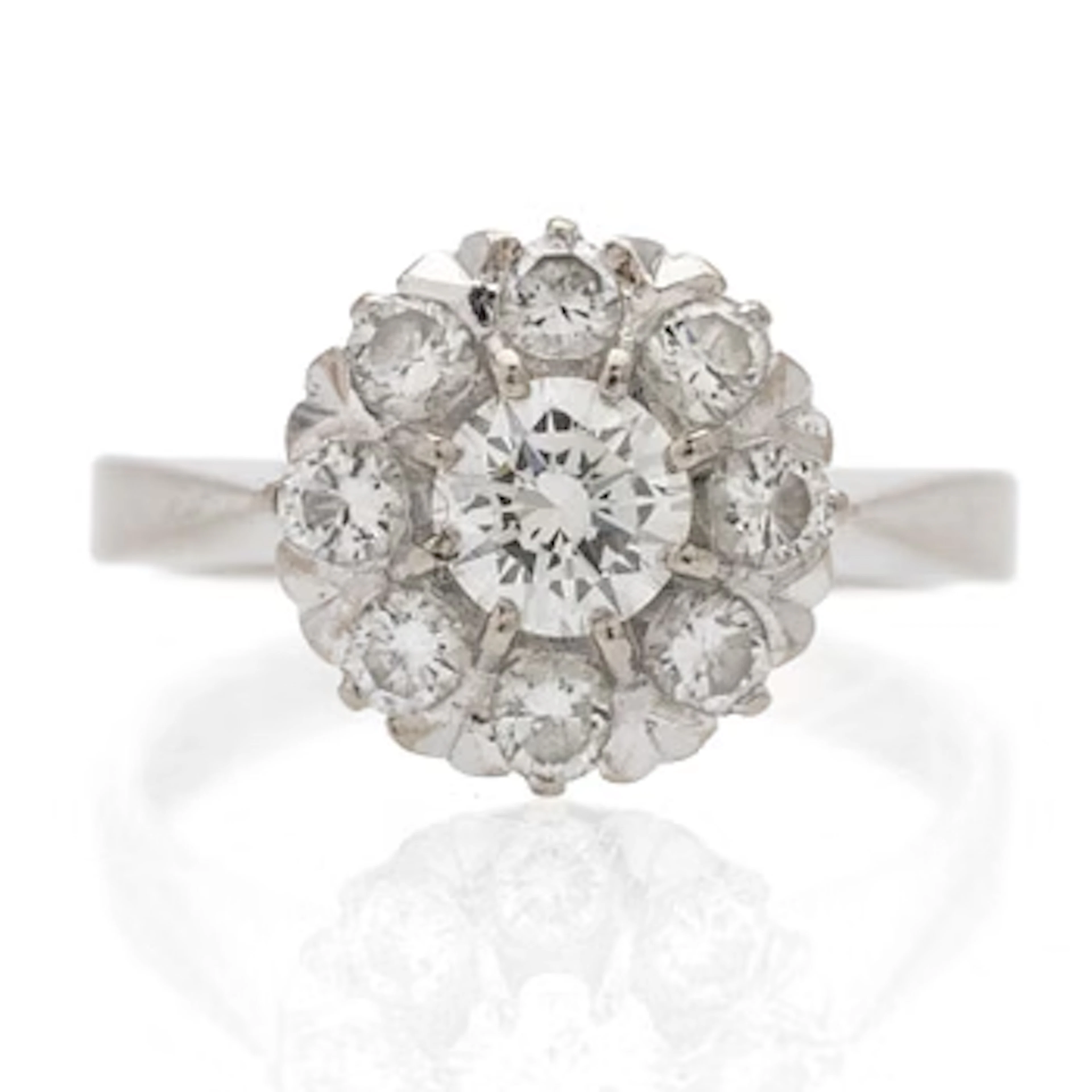 Carmée ring in 18K white gold with round brilliant-cut diamonds.