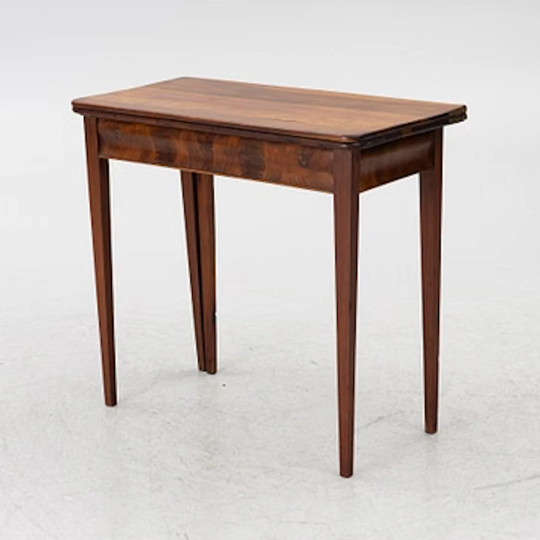 A games table, 19th century.