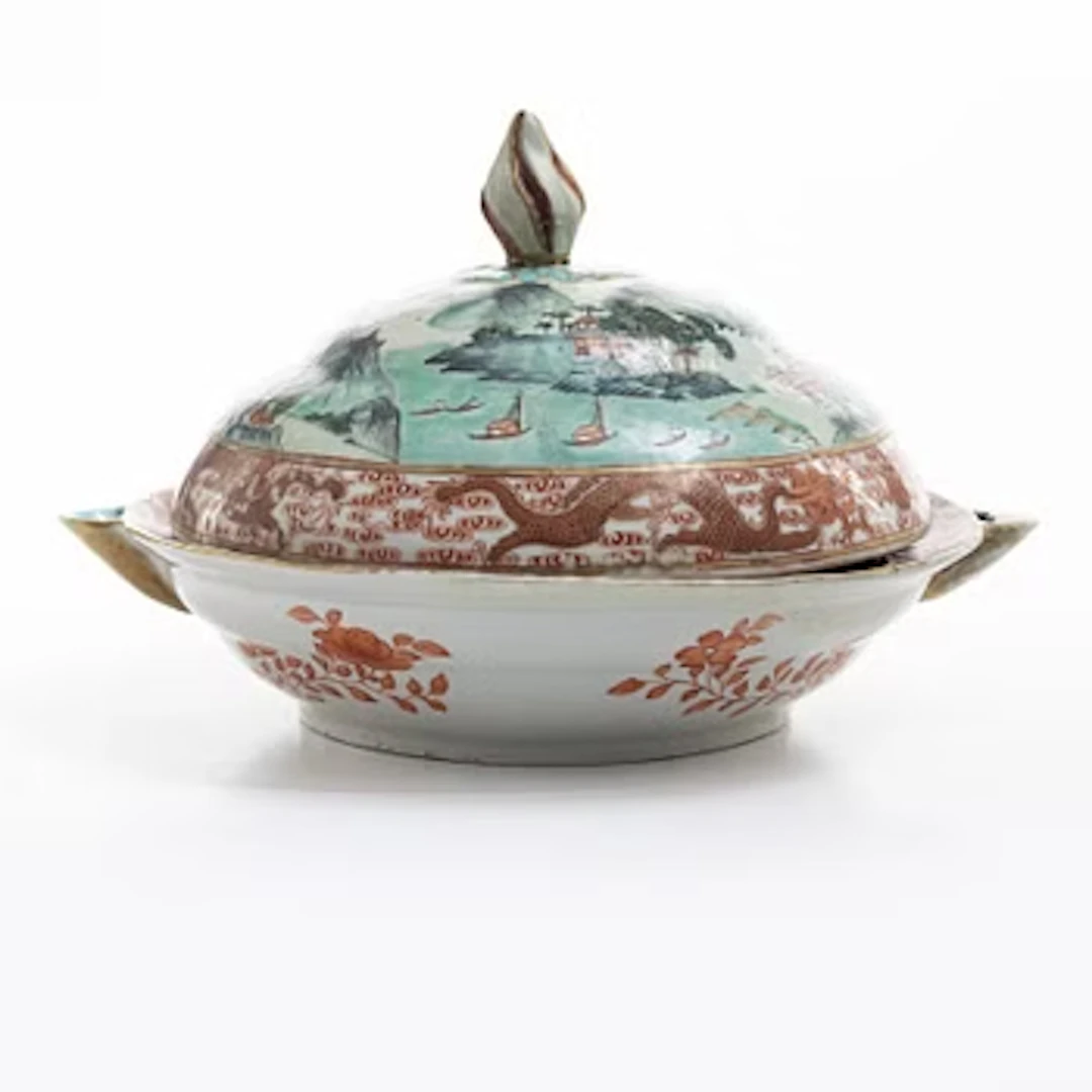 A Chinese enamelled porcelain hot water dish with cover, Qing dynasty
