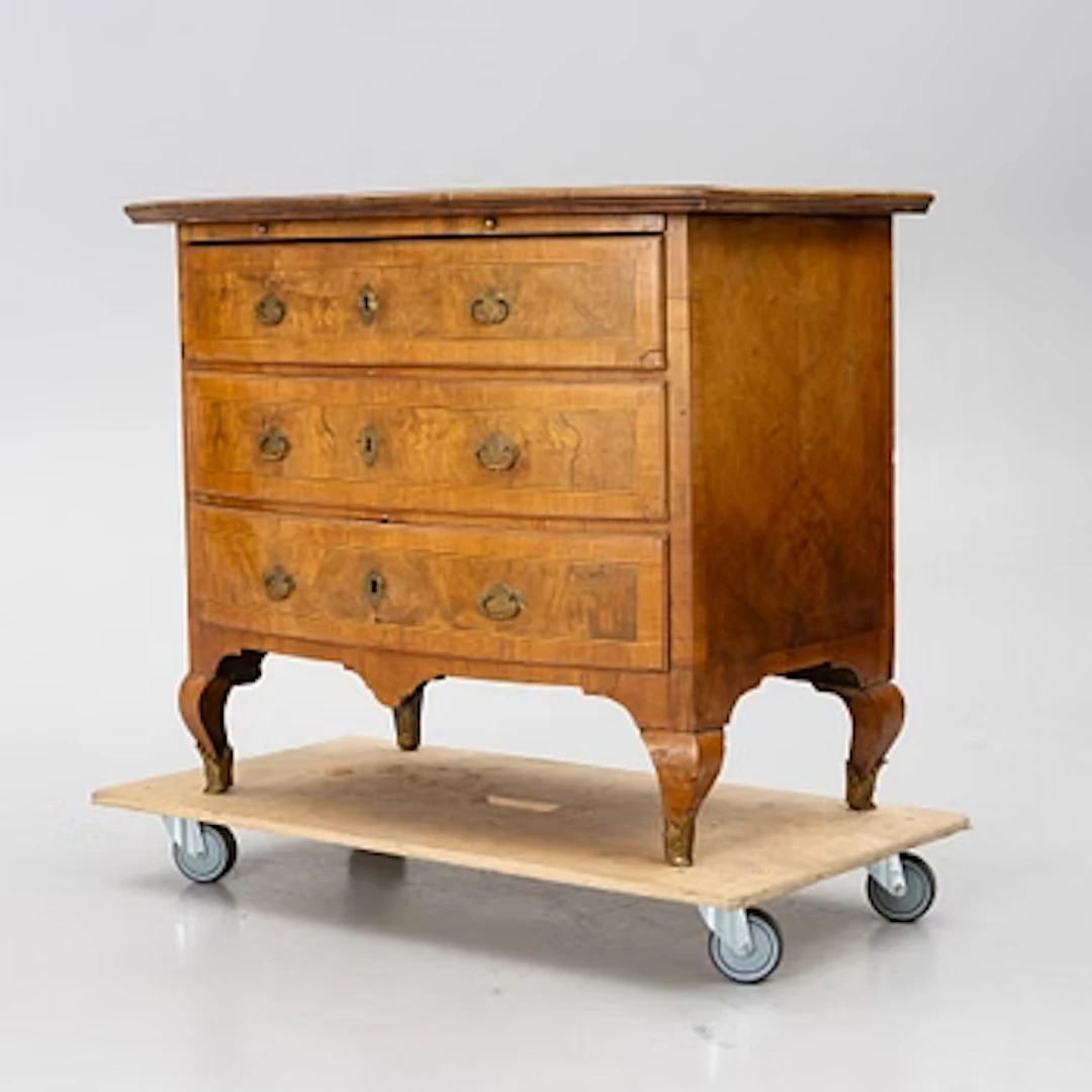 Chest of drawers, late Baroque, mid-18th century.
