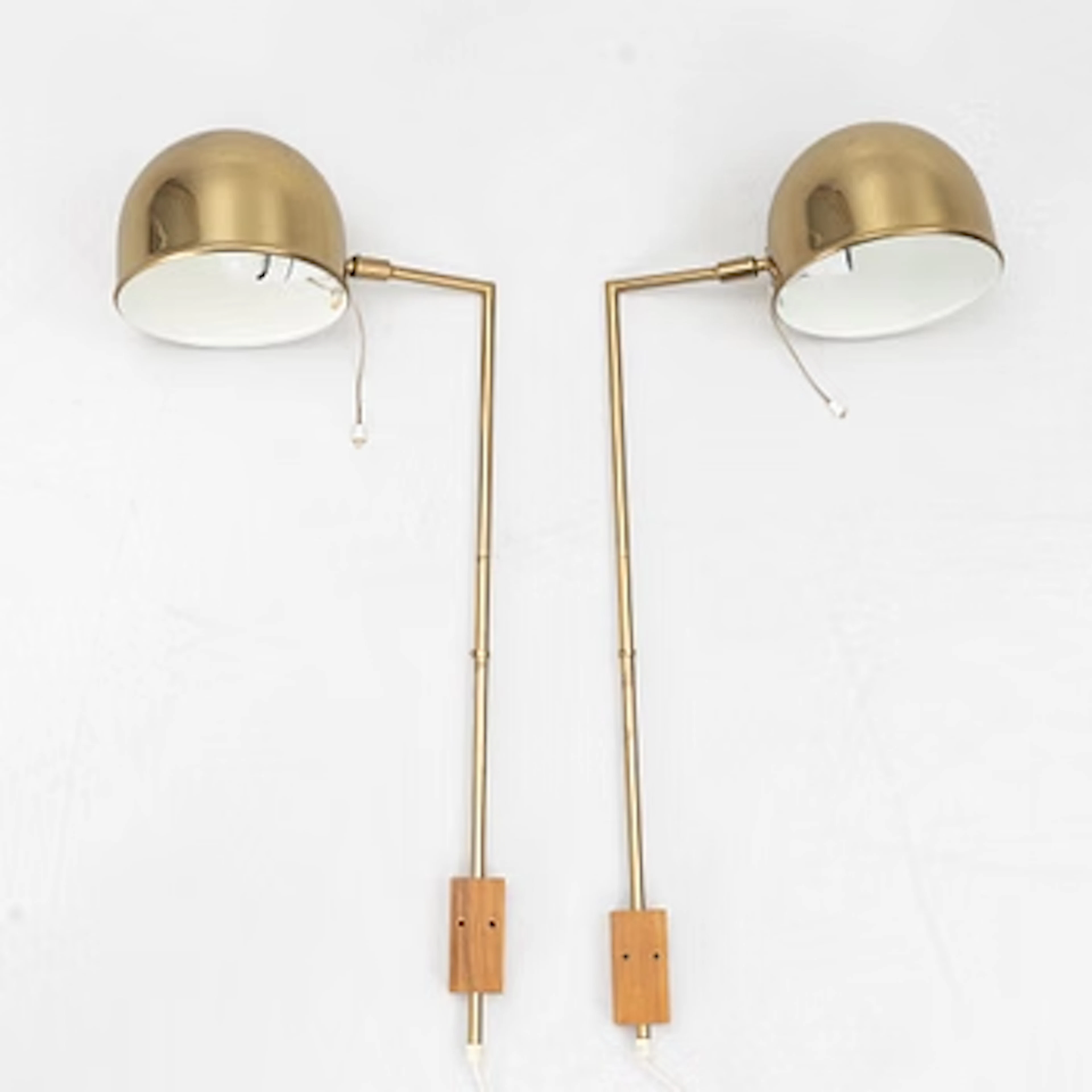 Eje Ahlgren, A pair of brass wall lights, "V-75", Bergboms.