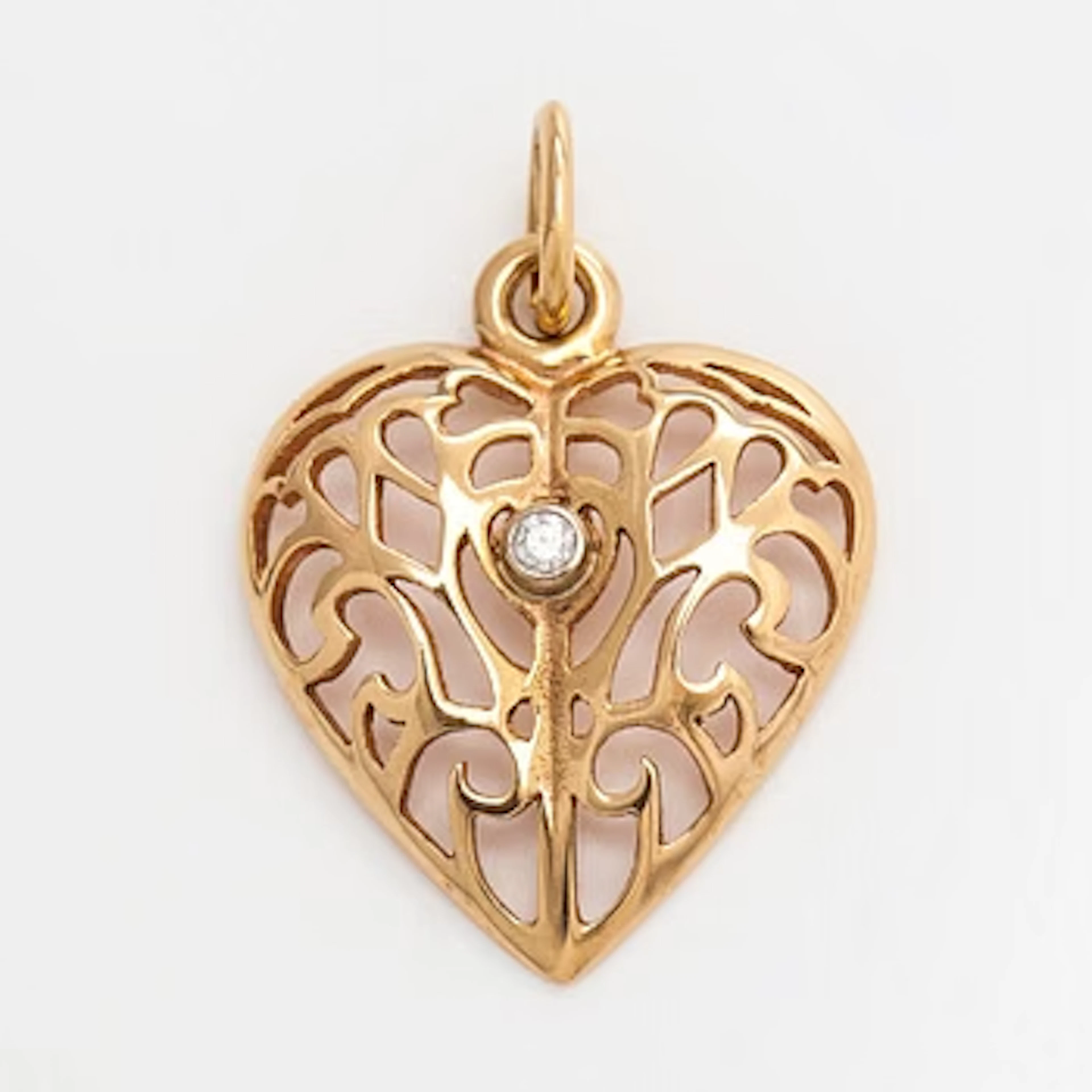 Kalevala Koru, pendant, “Onnen sydän”, 14K gold, small diamond.