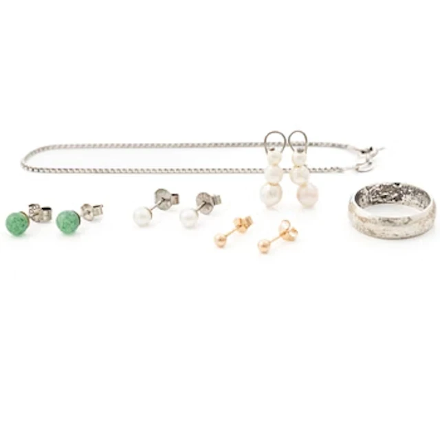 Four pairs of earrings, a silver ring and a silver bracelet chain.