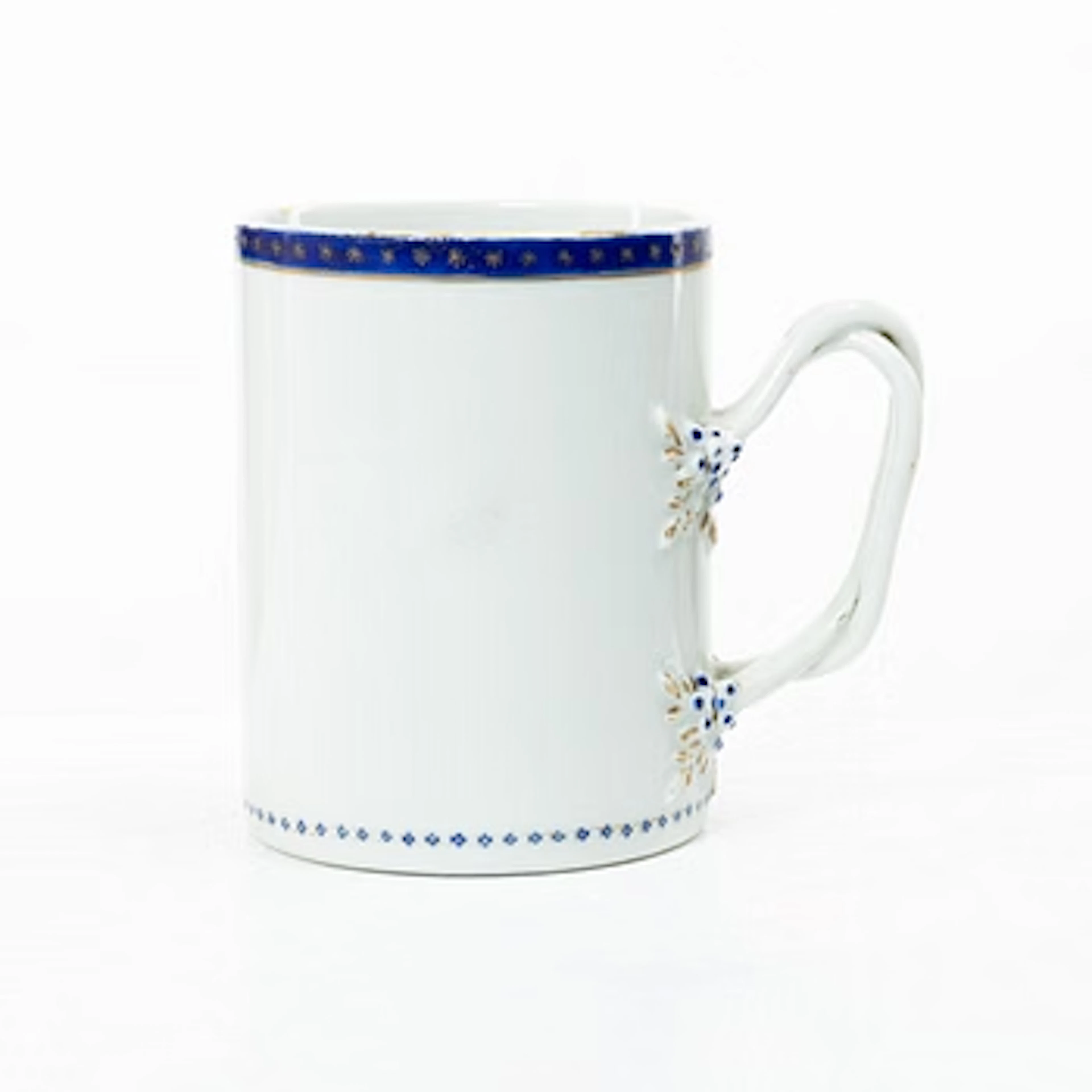 A Chinese export porcelain mug, Qing dynasty, Jiaqing (1796-1820).