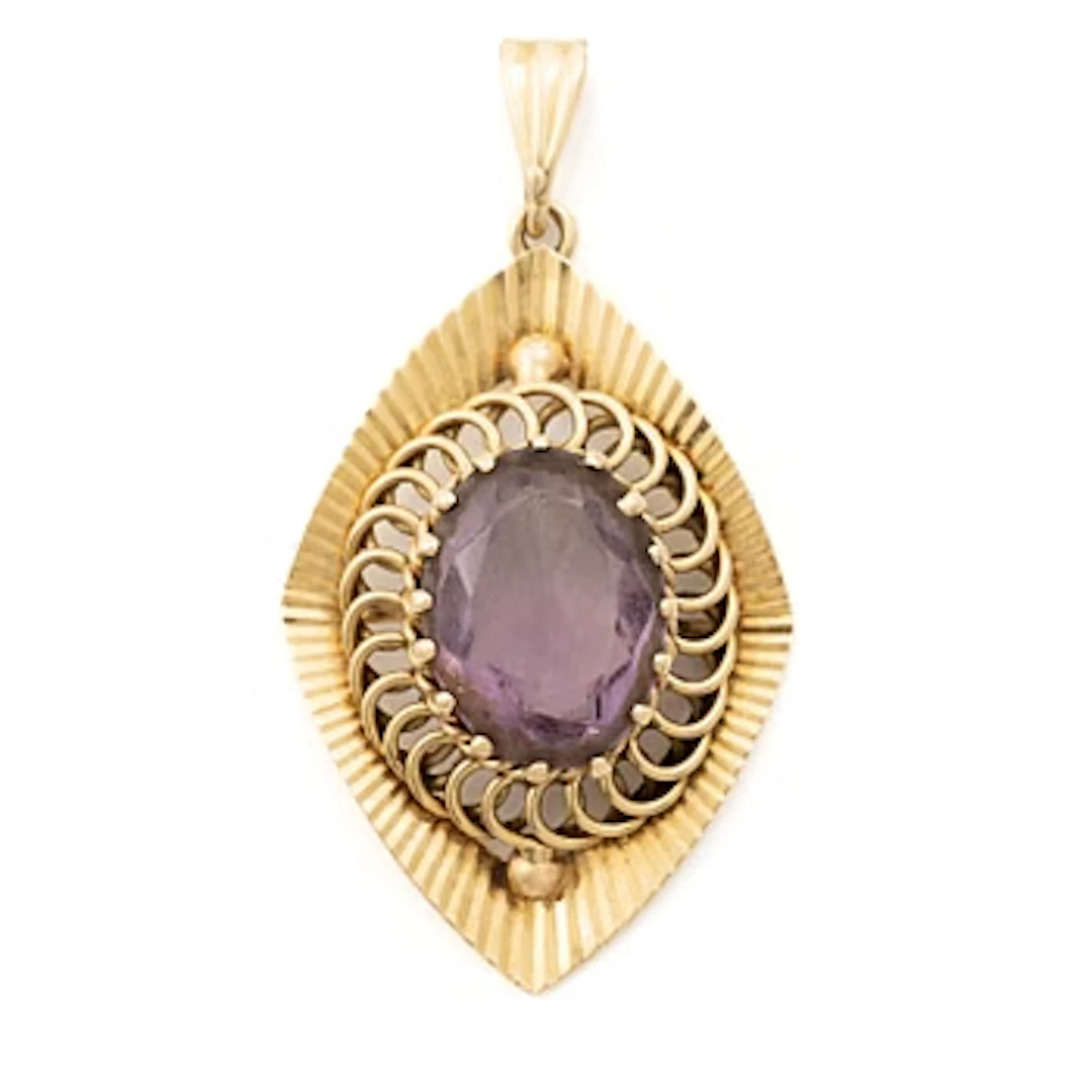 Pendant, 18K gold and oval-cut amethyst.