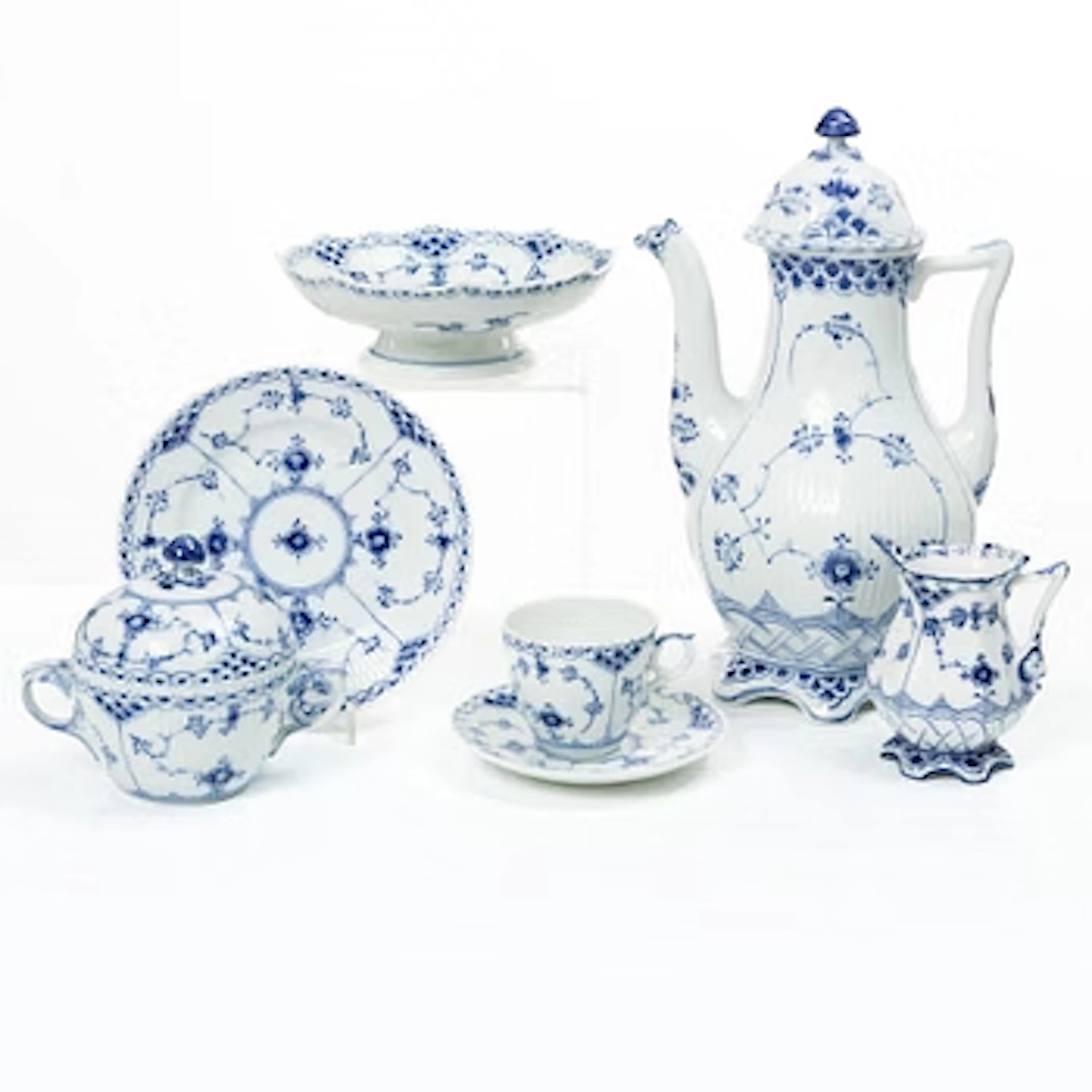 Royal Copenhagen, coffee service, 46 pieces, “Musselmalet Halvblonde”, Denmark.