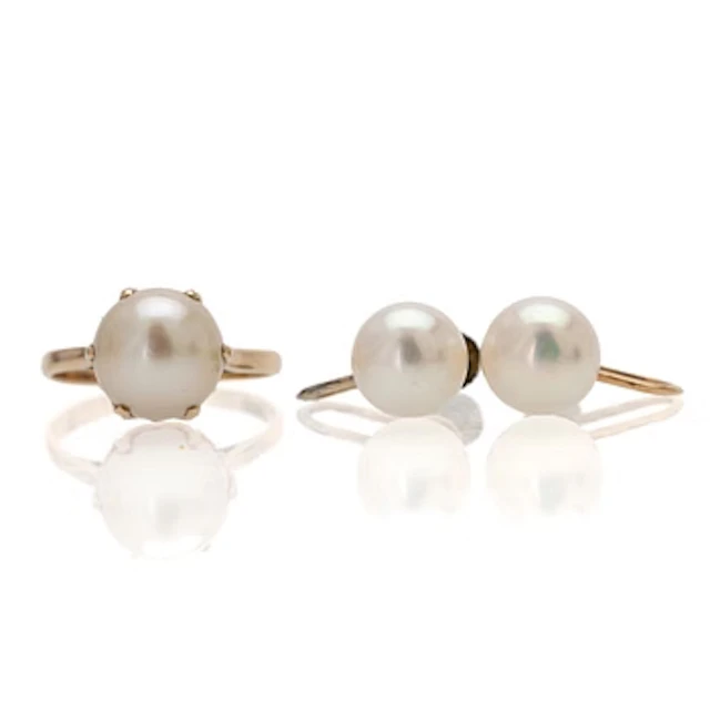 Ring and earrings, a pair, 14K gold and cultured pearls.