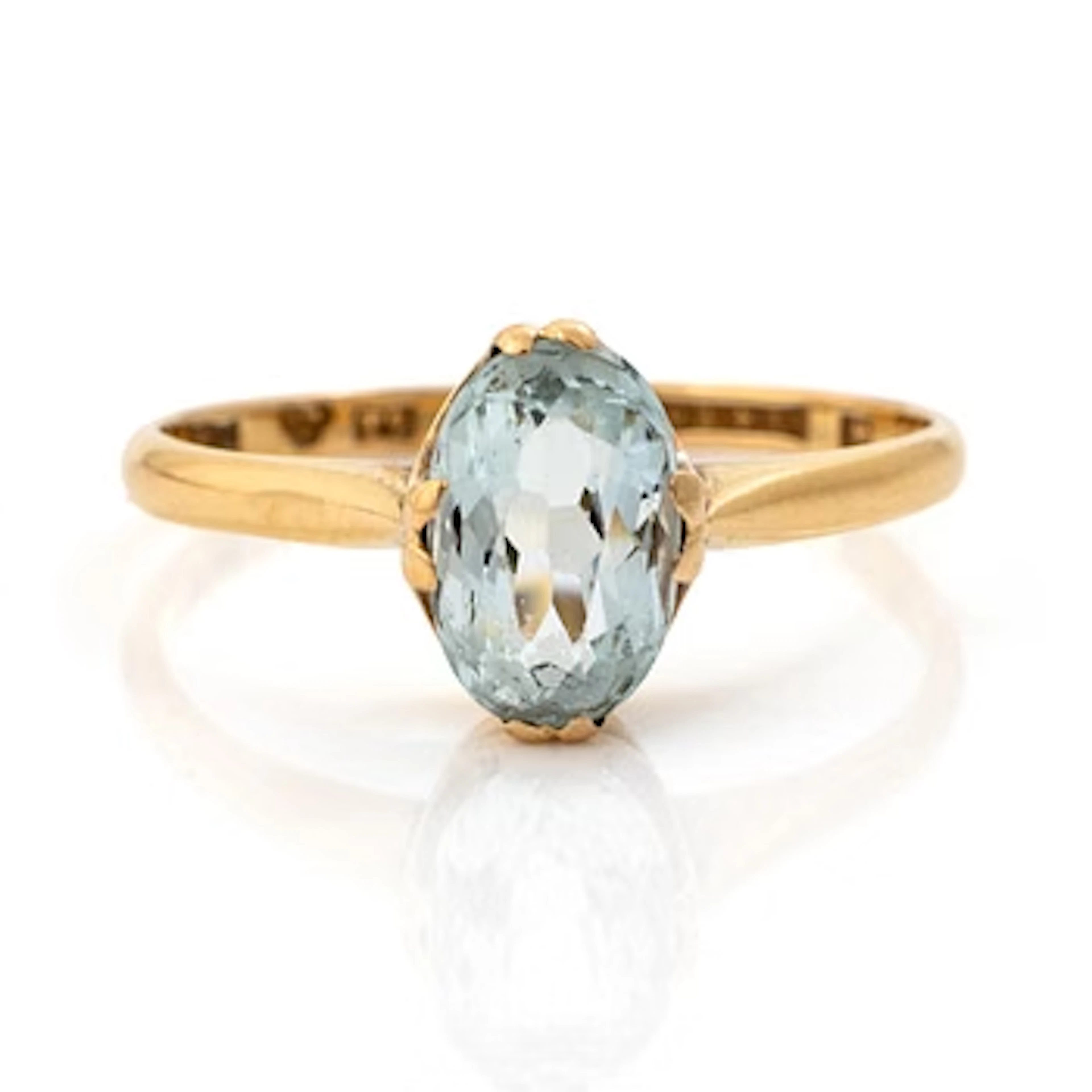 Ring, 18K gold with light aquamarine.