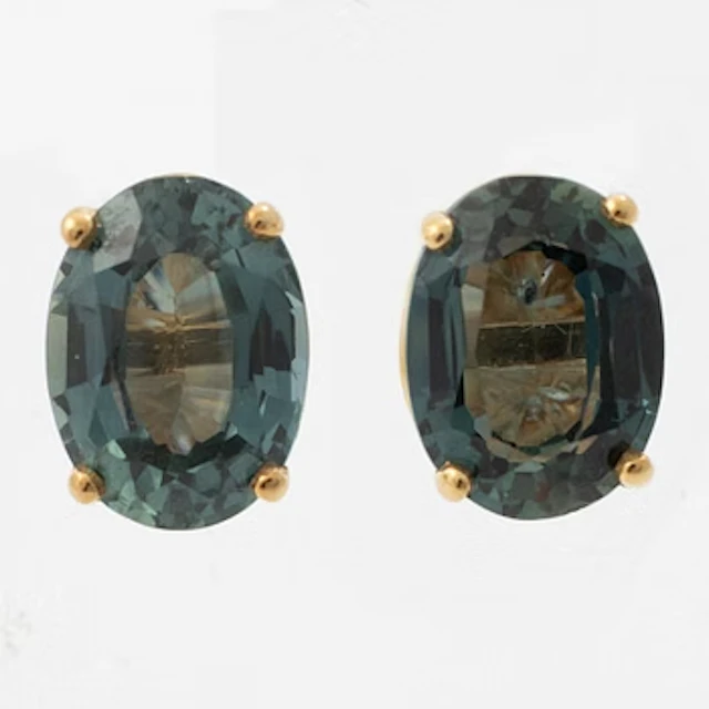 Earrings, a pair, 18K gold with green sapphires.