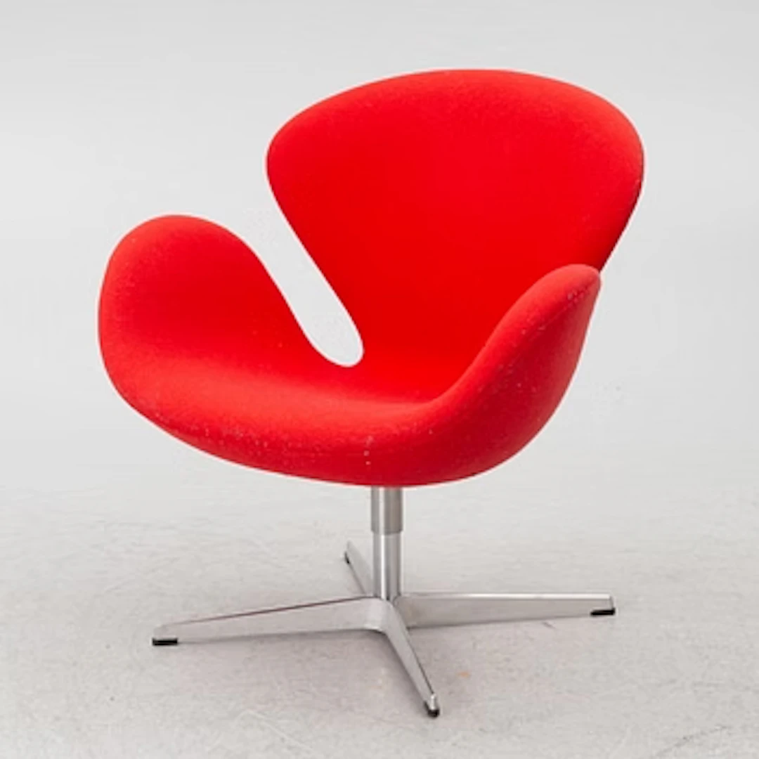 Arne Jacobsen, Armchair, “Swan”, Fritz Hansen, Denmark, 2000s.