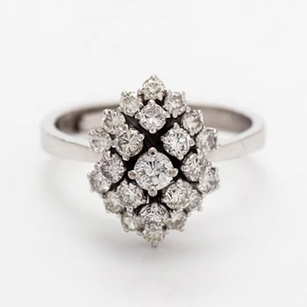 Ring, brilliant cut diamonds, platinum.
