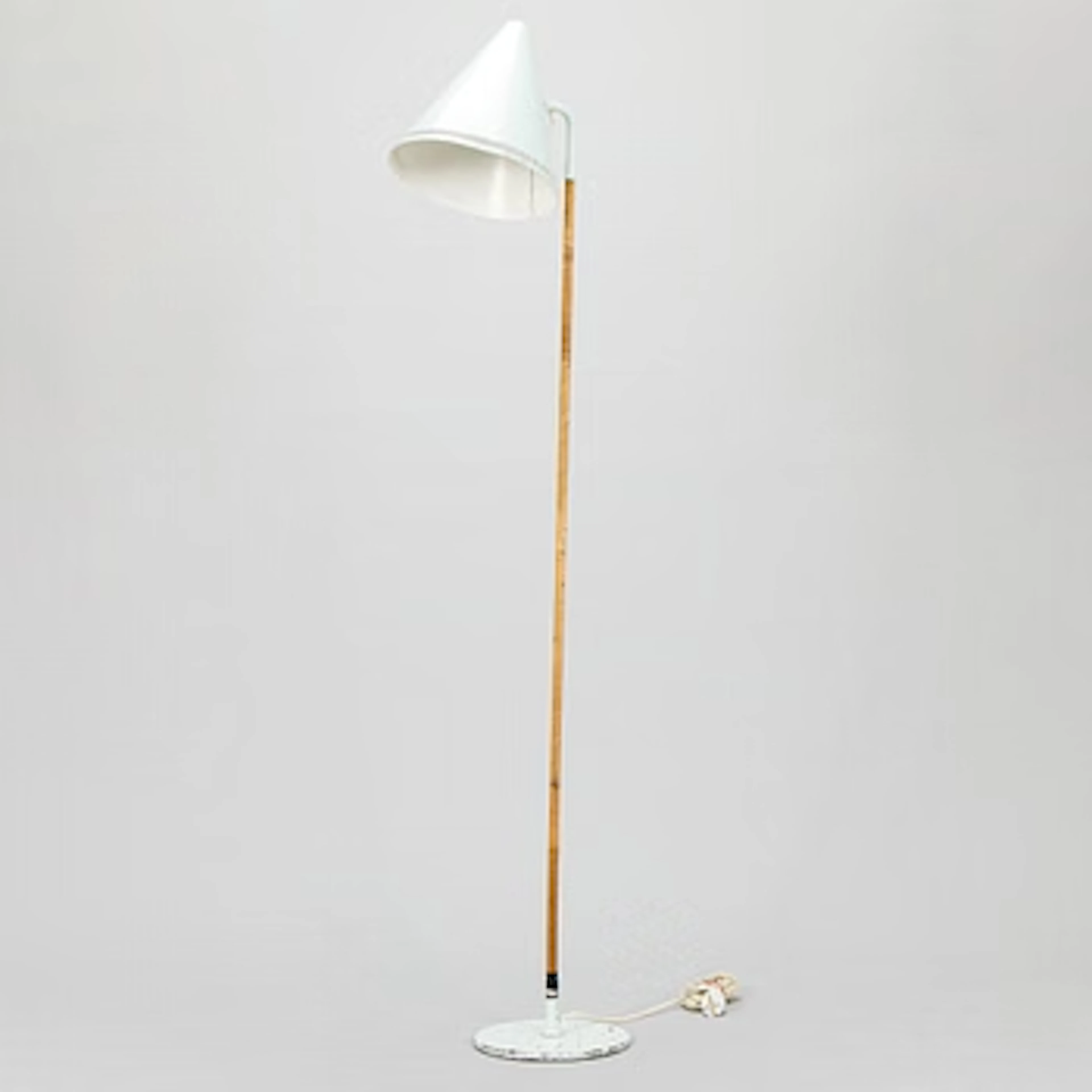 Paavo Tynell, floor lamp, model K10-10, Idman, mid-20th century.